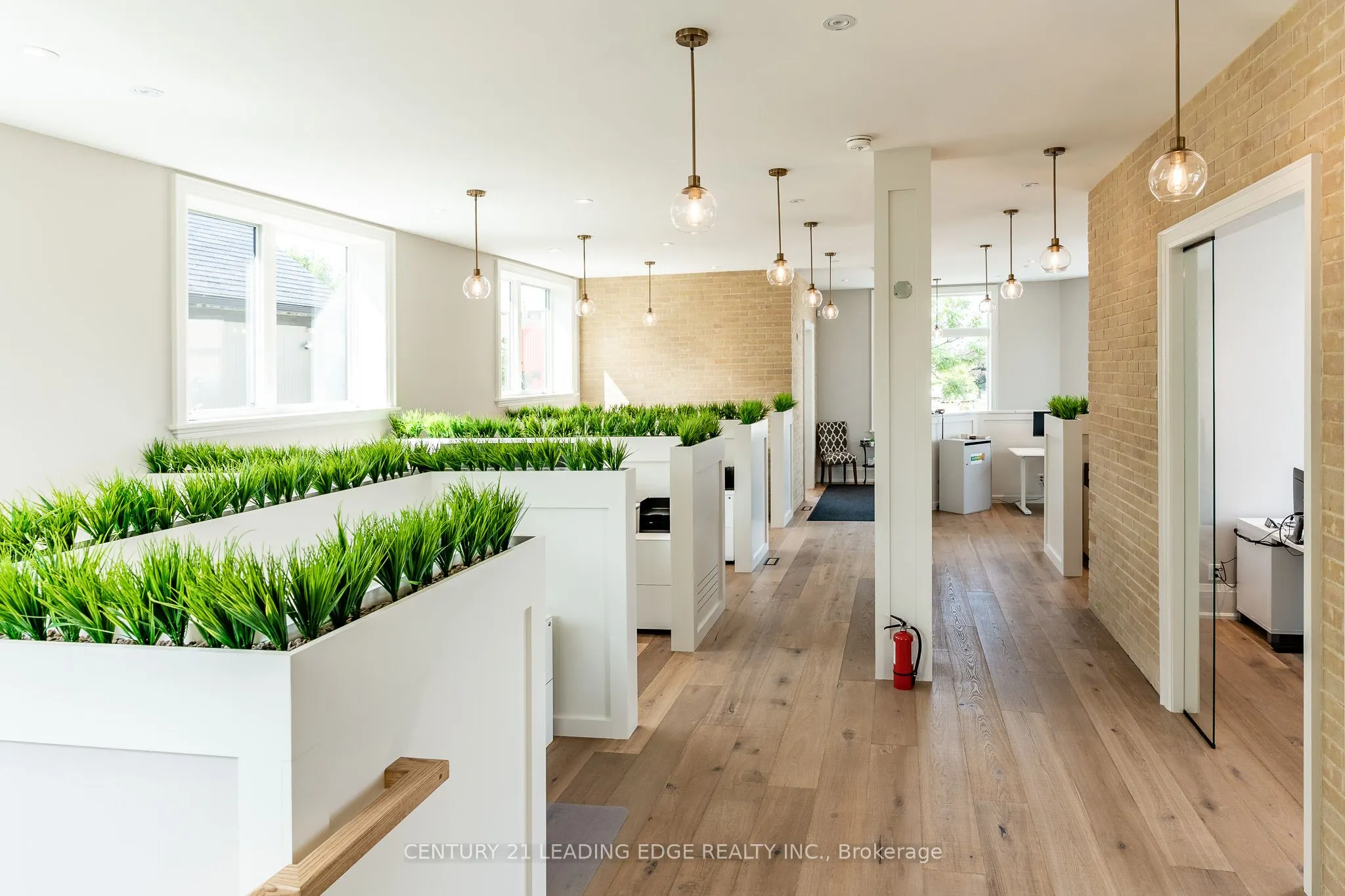 86 Brock Street W