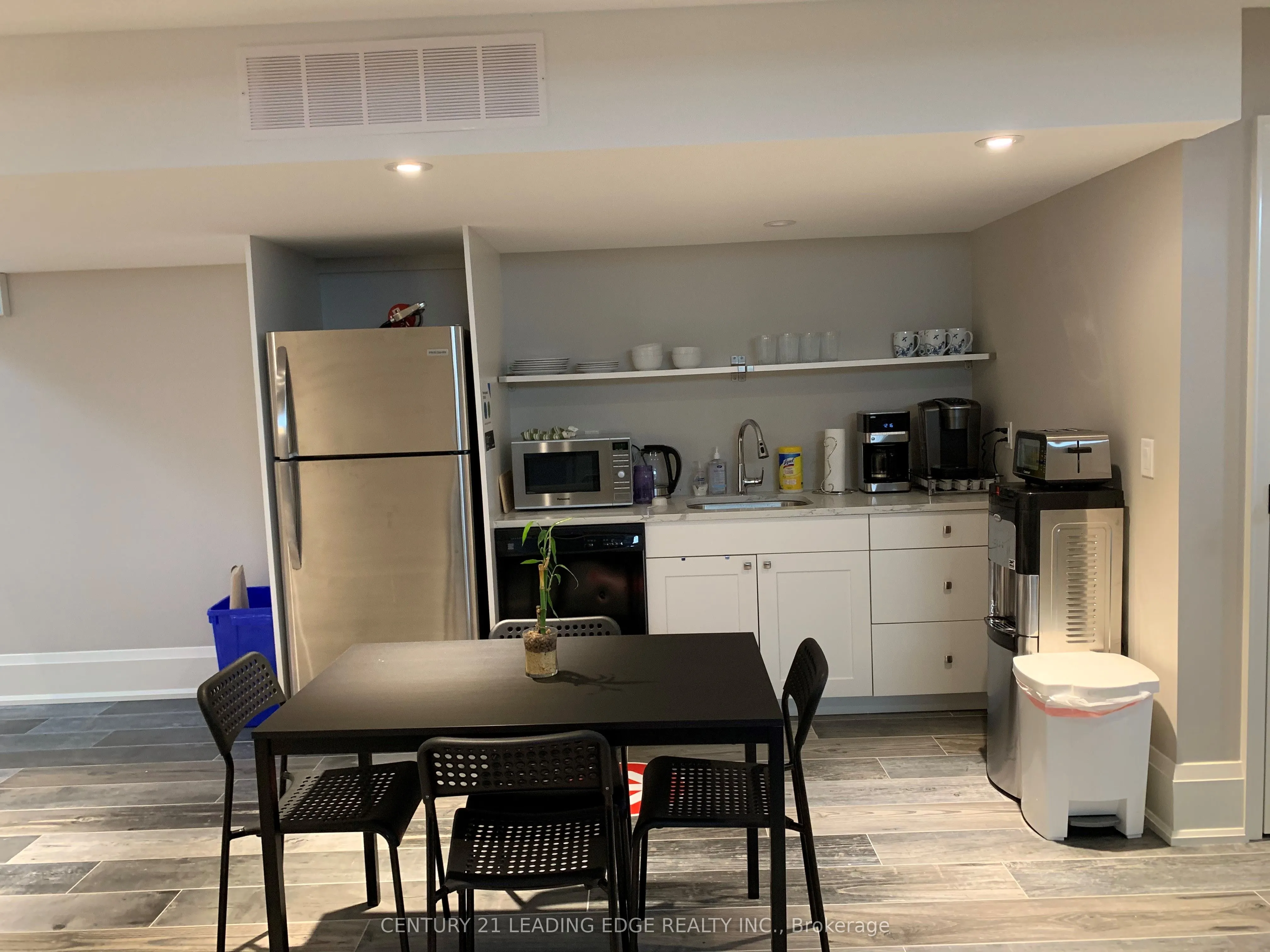 86 Brock Street W