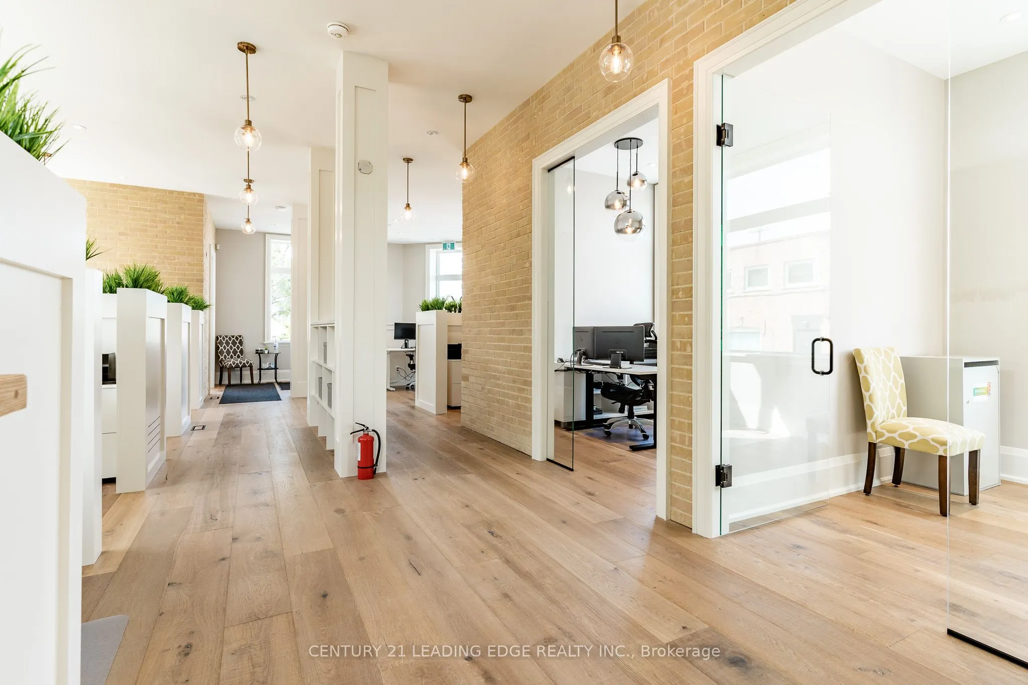 86 Brock Street W