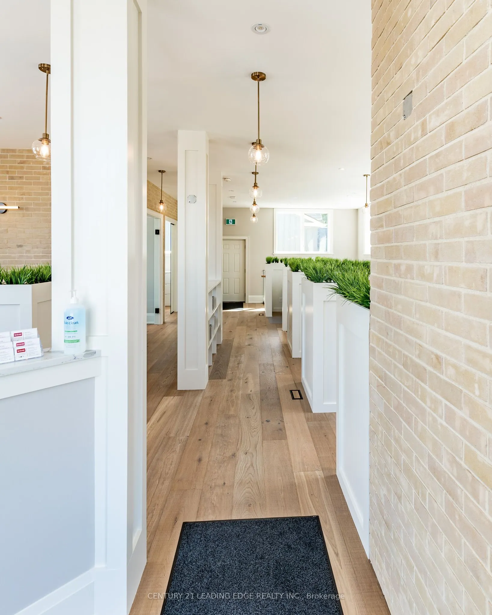 86 Brock Street W
