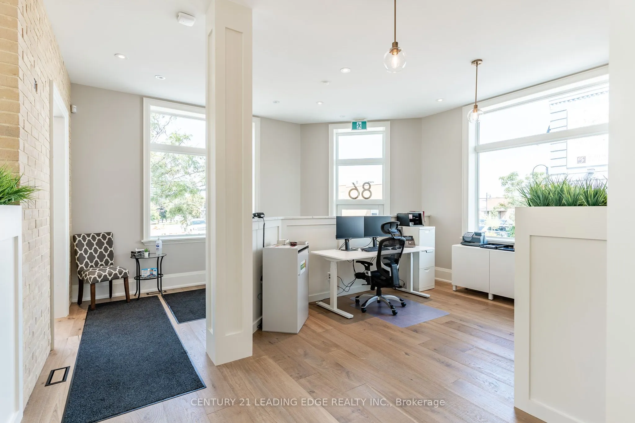 86 Brock Street W