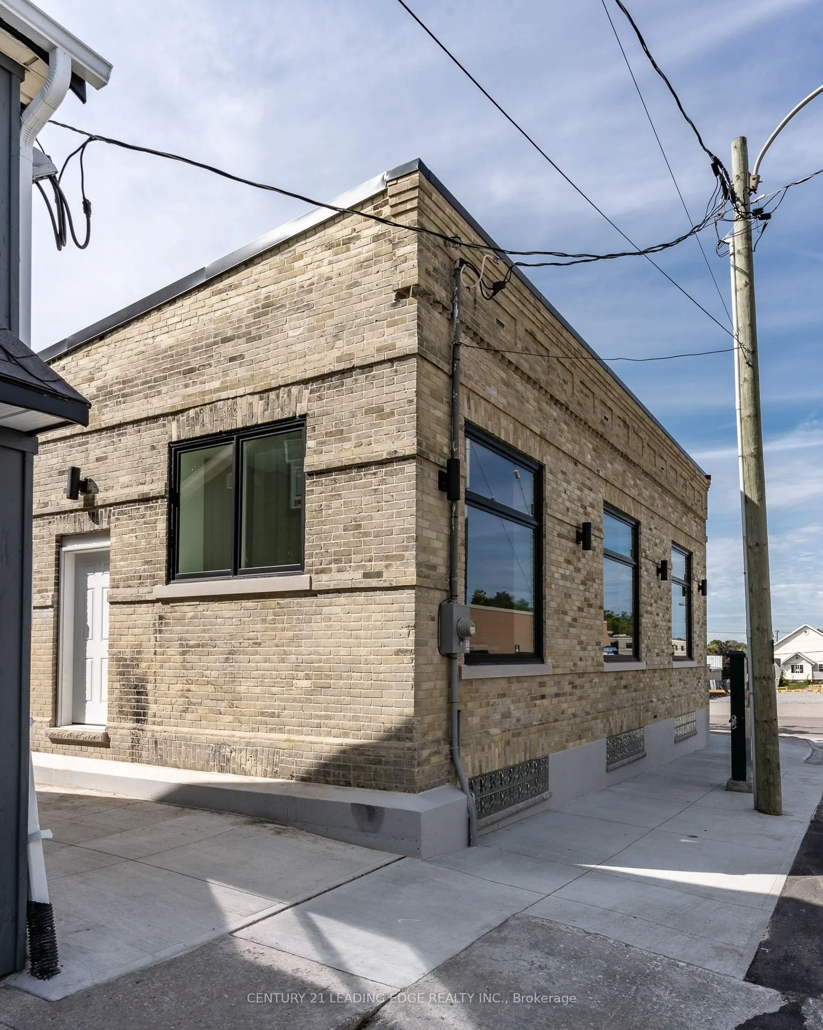 86 Brock Street W
