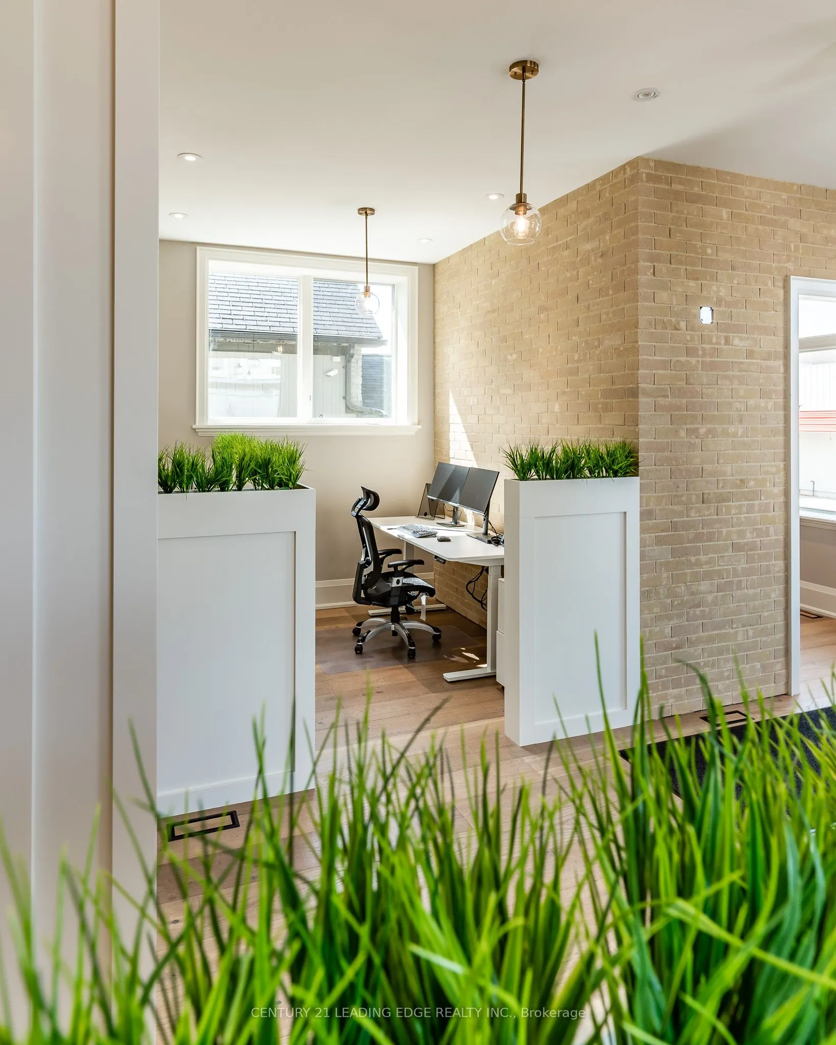 86 Brock Street W