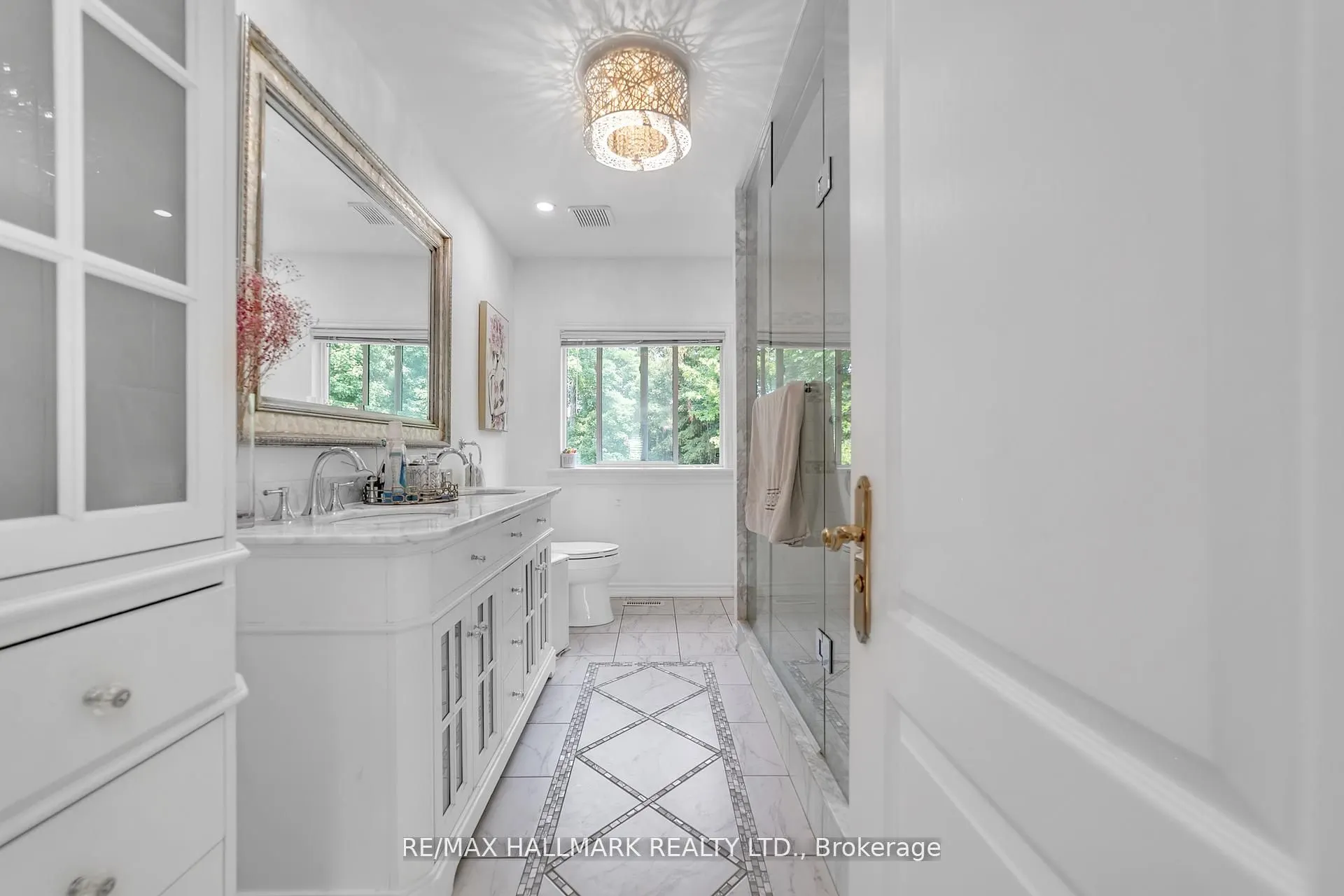 384 Kennedy Street W