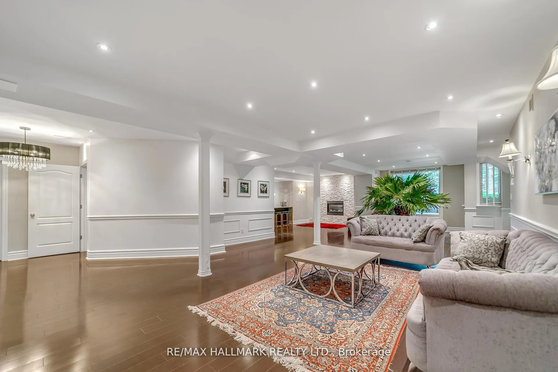 384 Kennedy Street W
