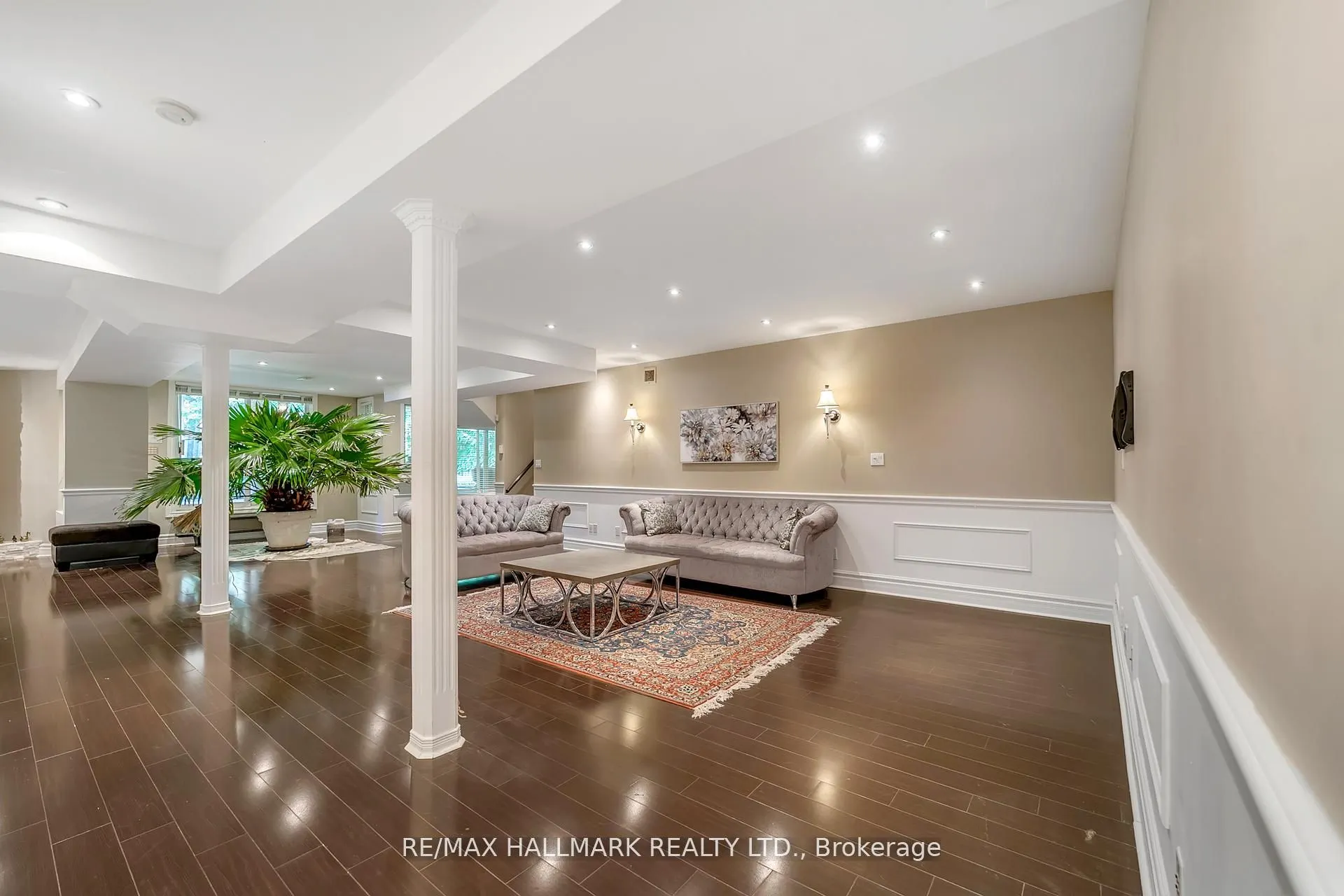 384 Kennedy Street W