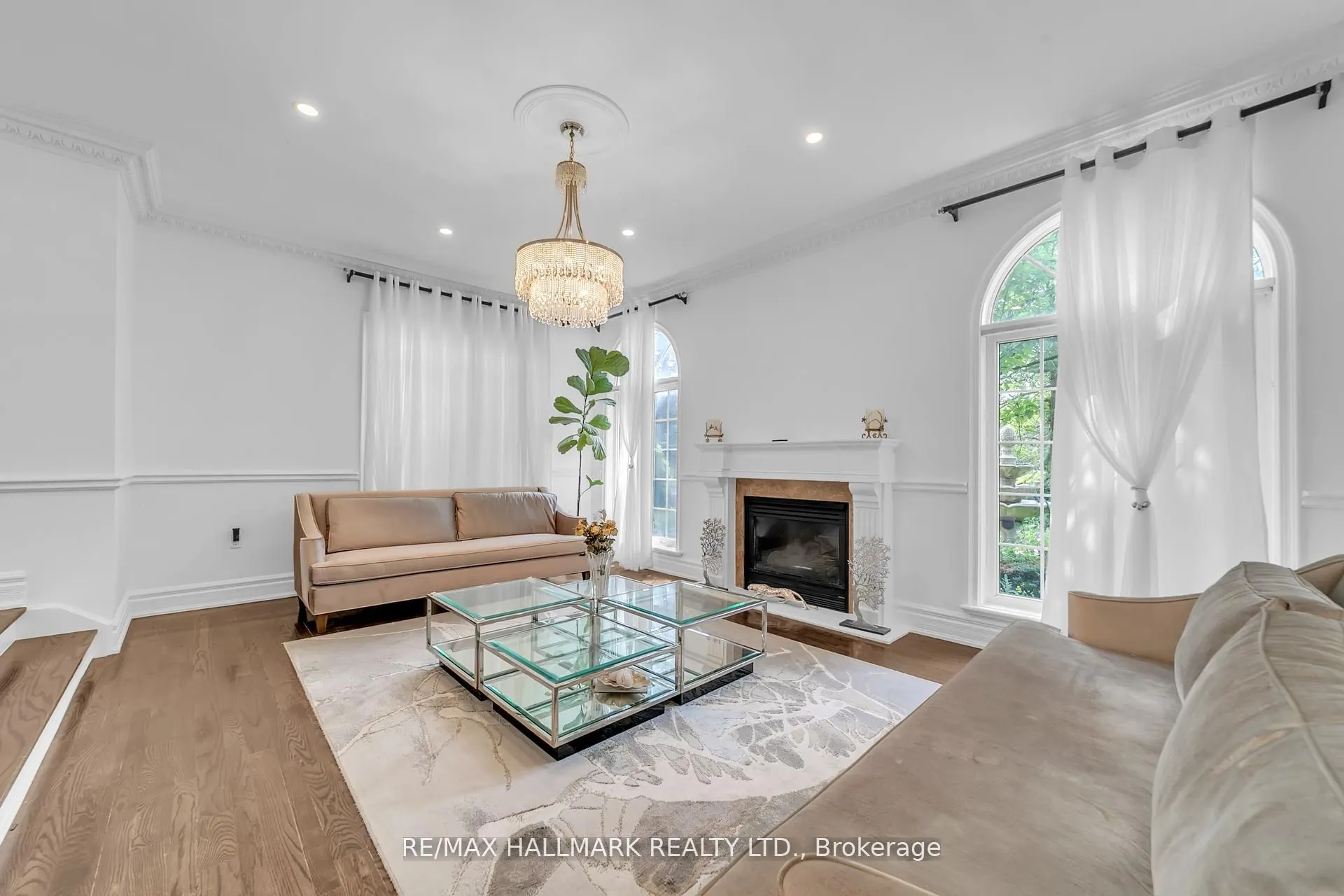 384 Kennedy Street W
