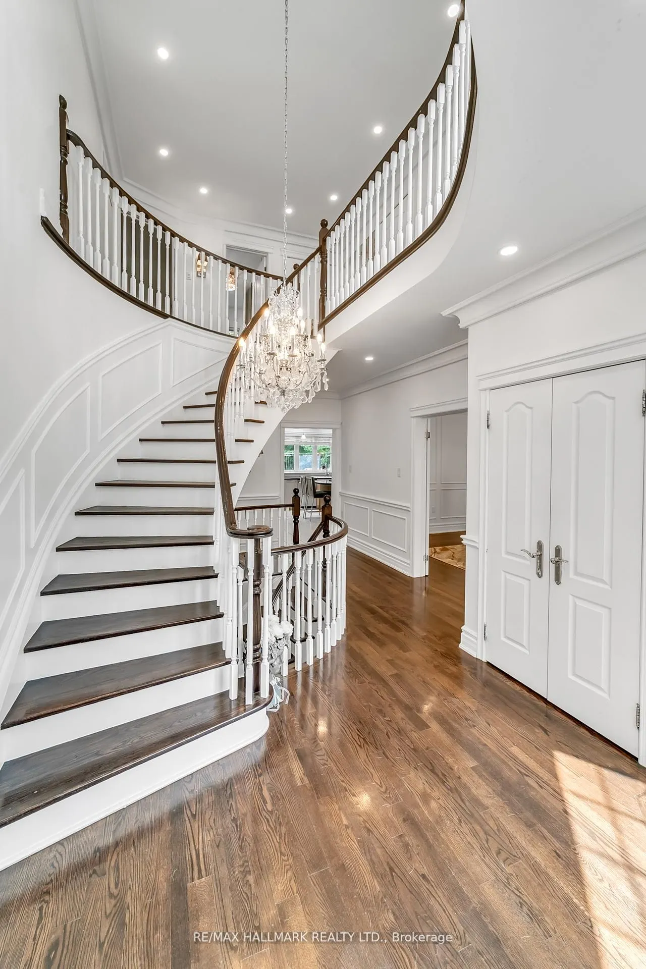 384 Kennedy Street W