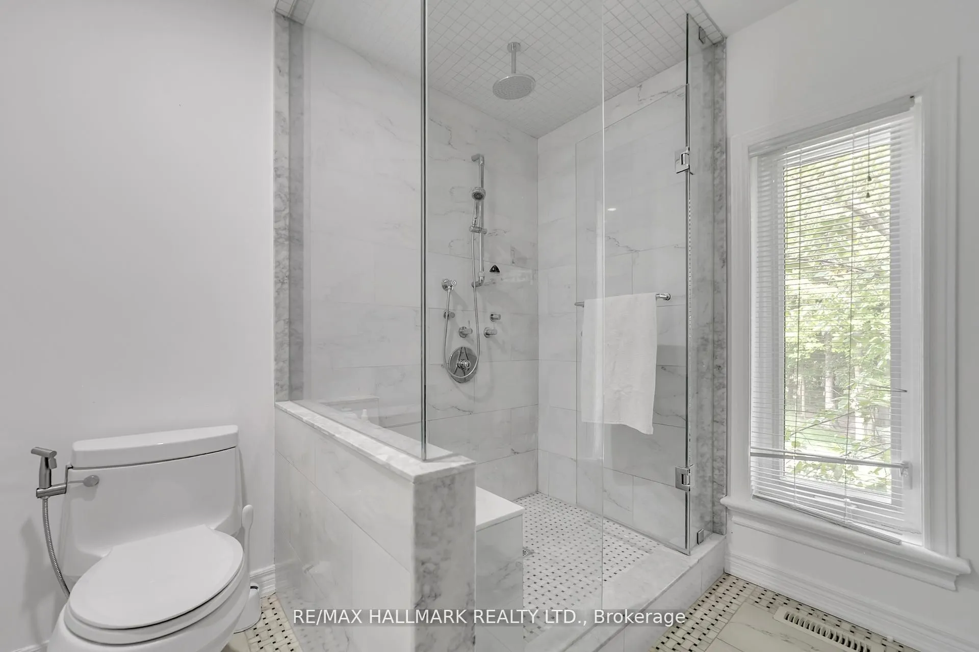 384 Kennedy Street W