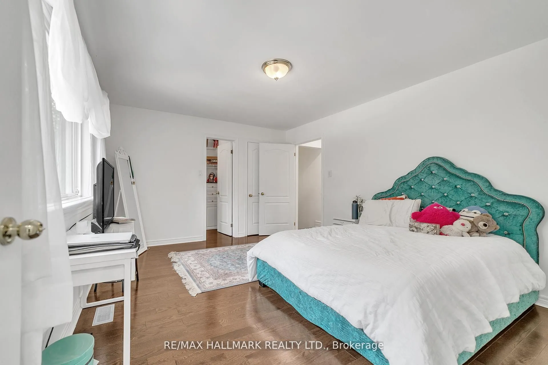 384 Kennedy Street W