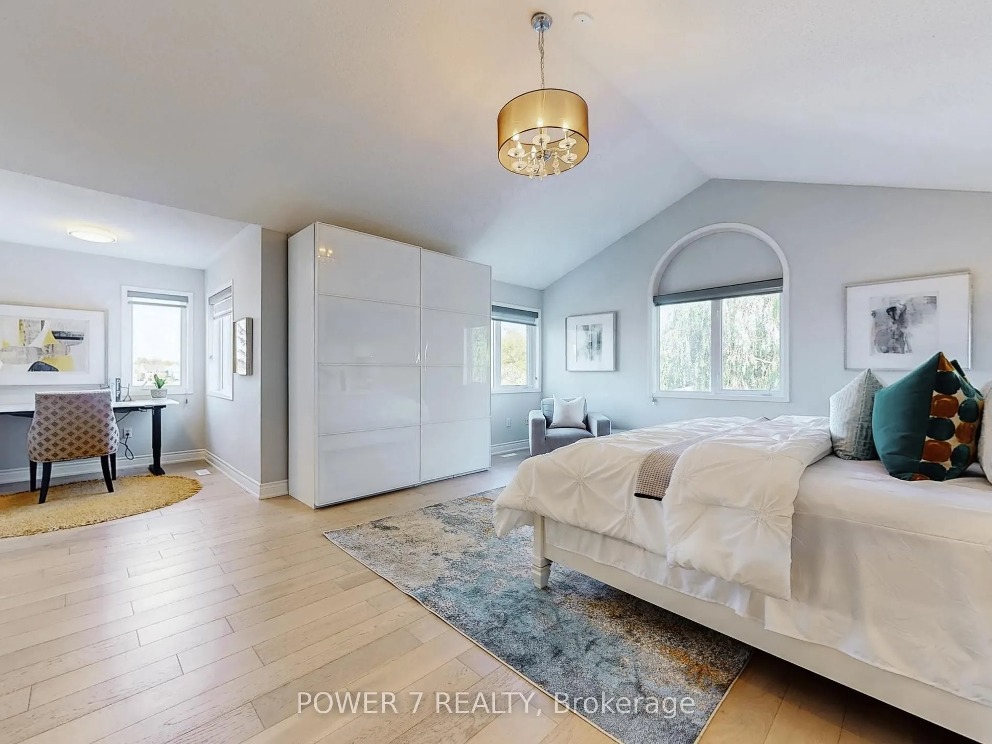 85 Queensway Drive