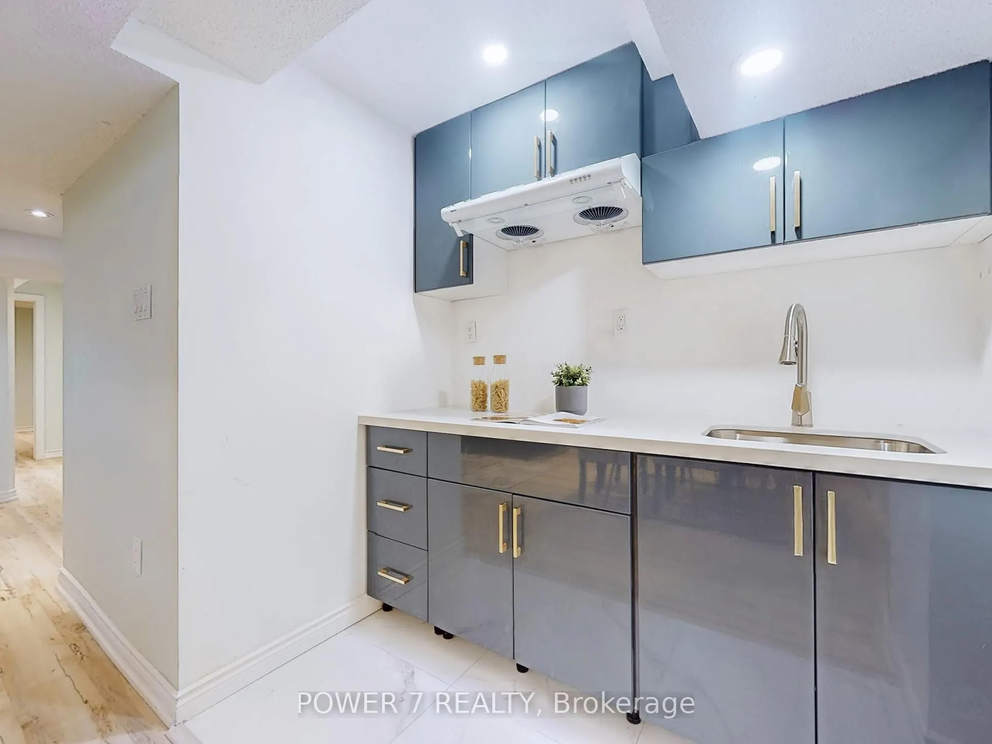 85 Queensway Drive
