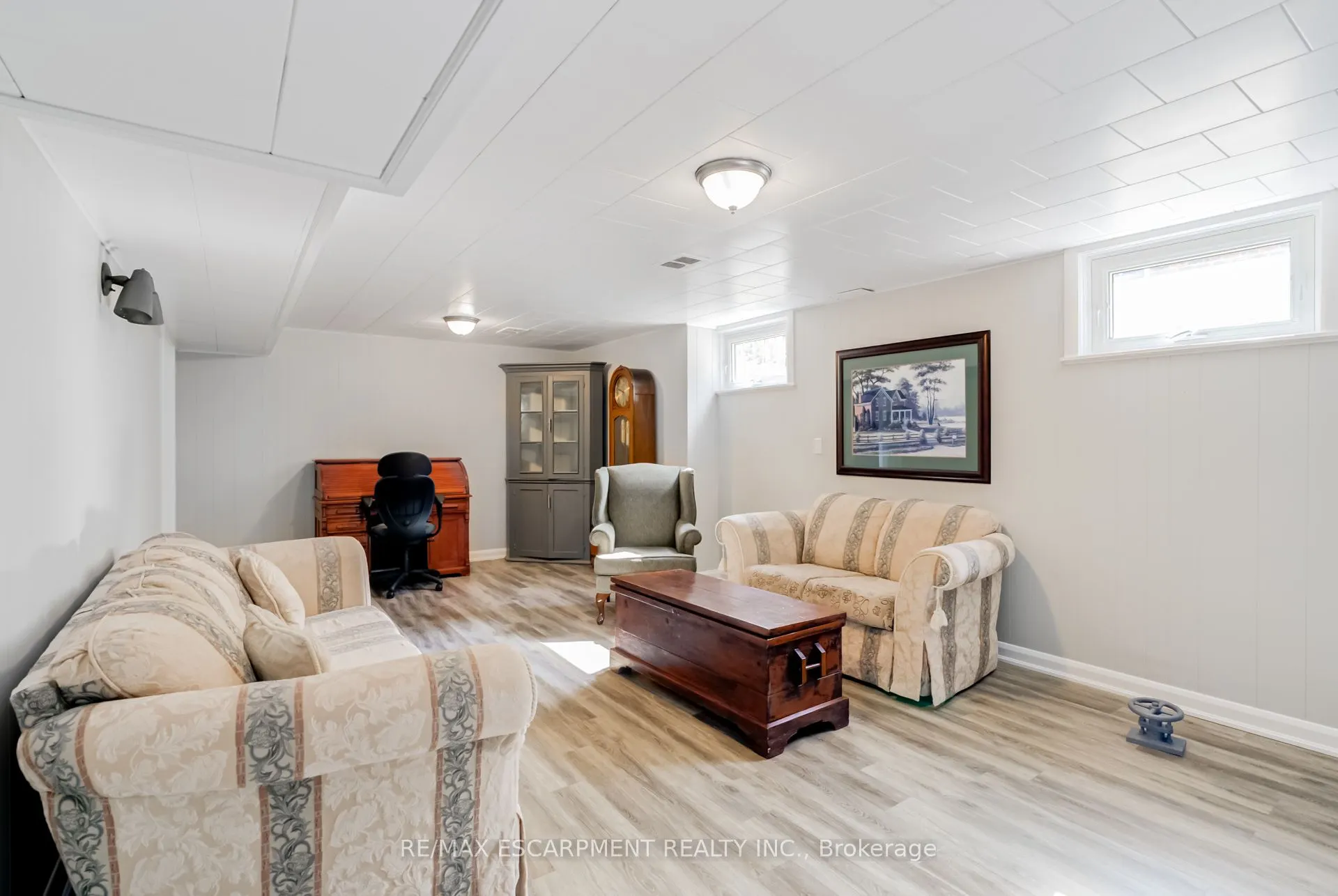 5 Albert Street E