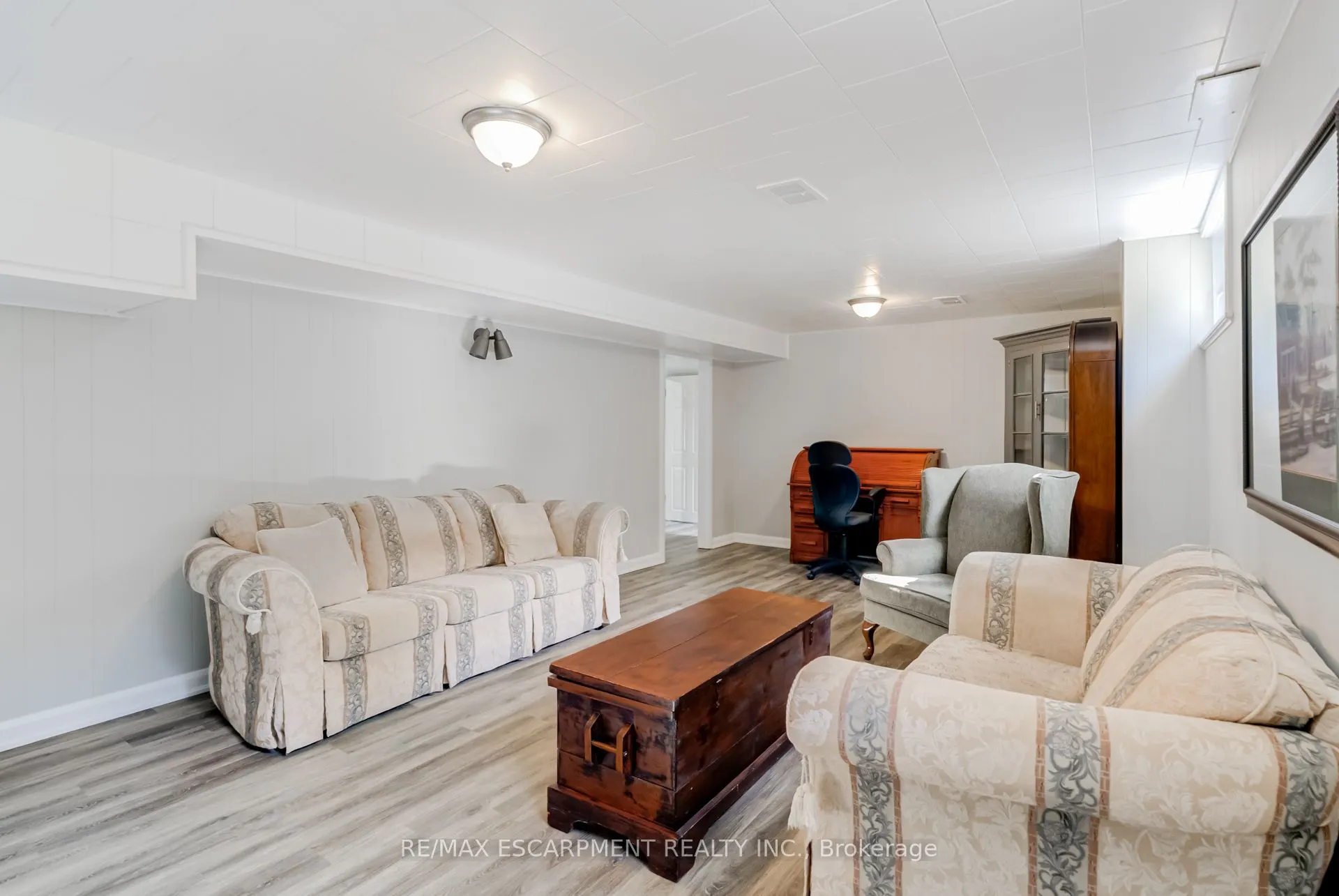 5 Albert Street E