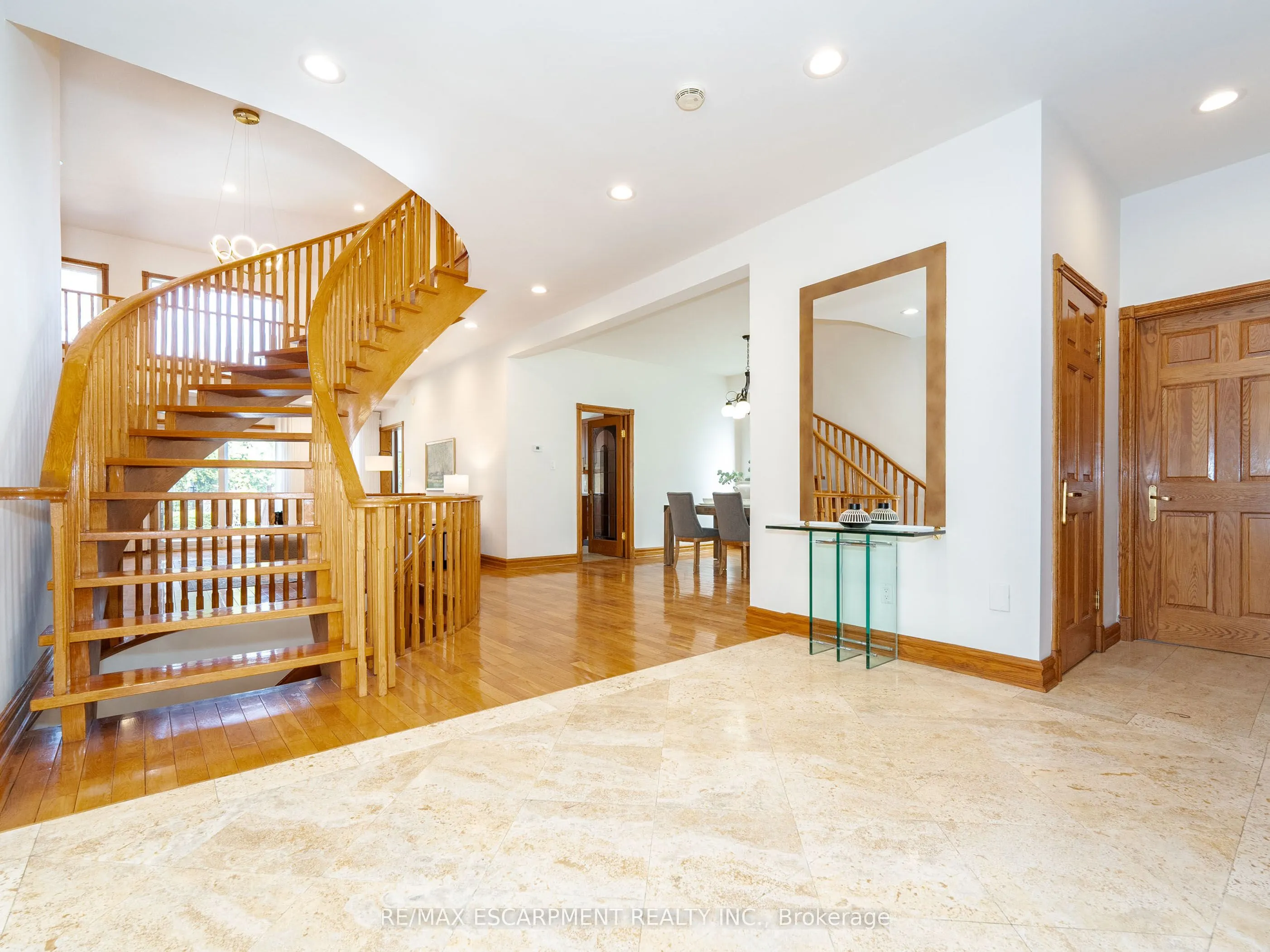 122 Arten Avenue