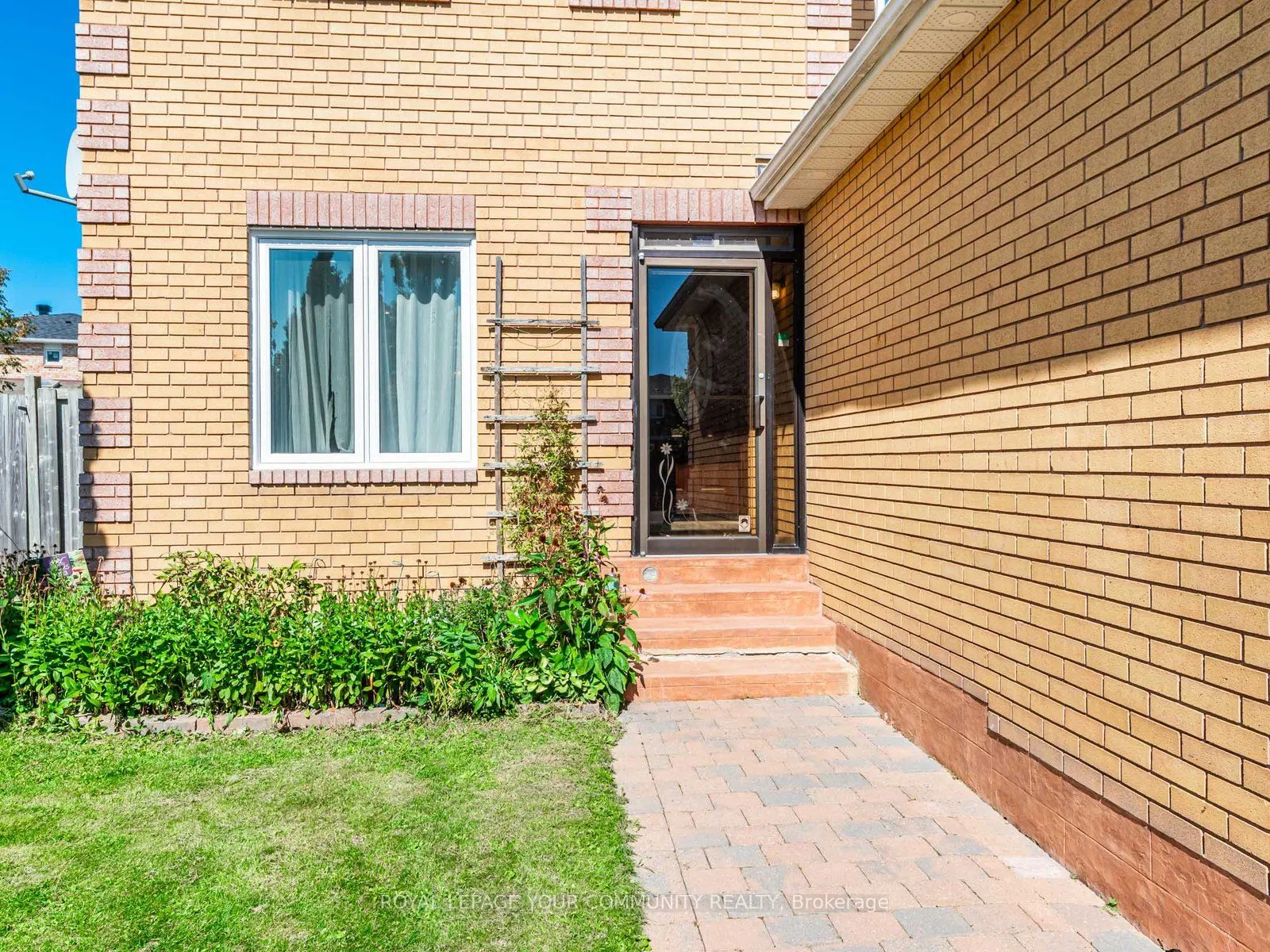 5 Mandel Crescent