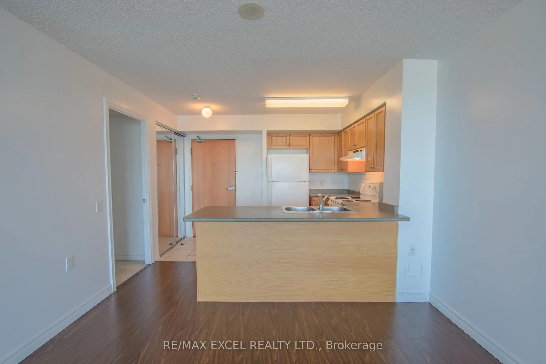9017 Leslie Street, #316