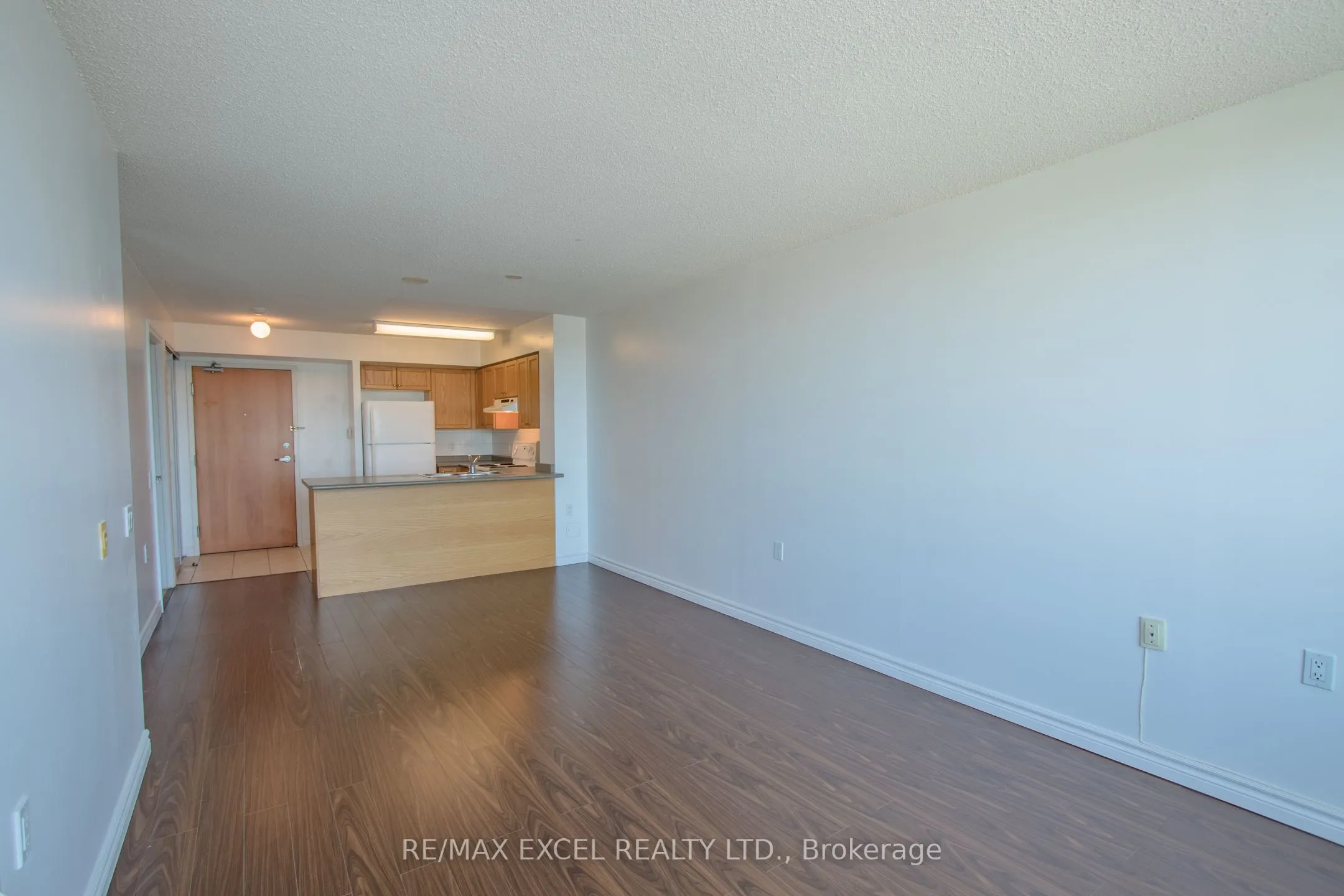 9017 Leslie Street, #316