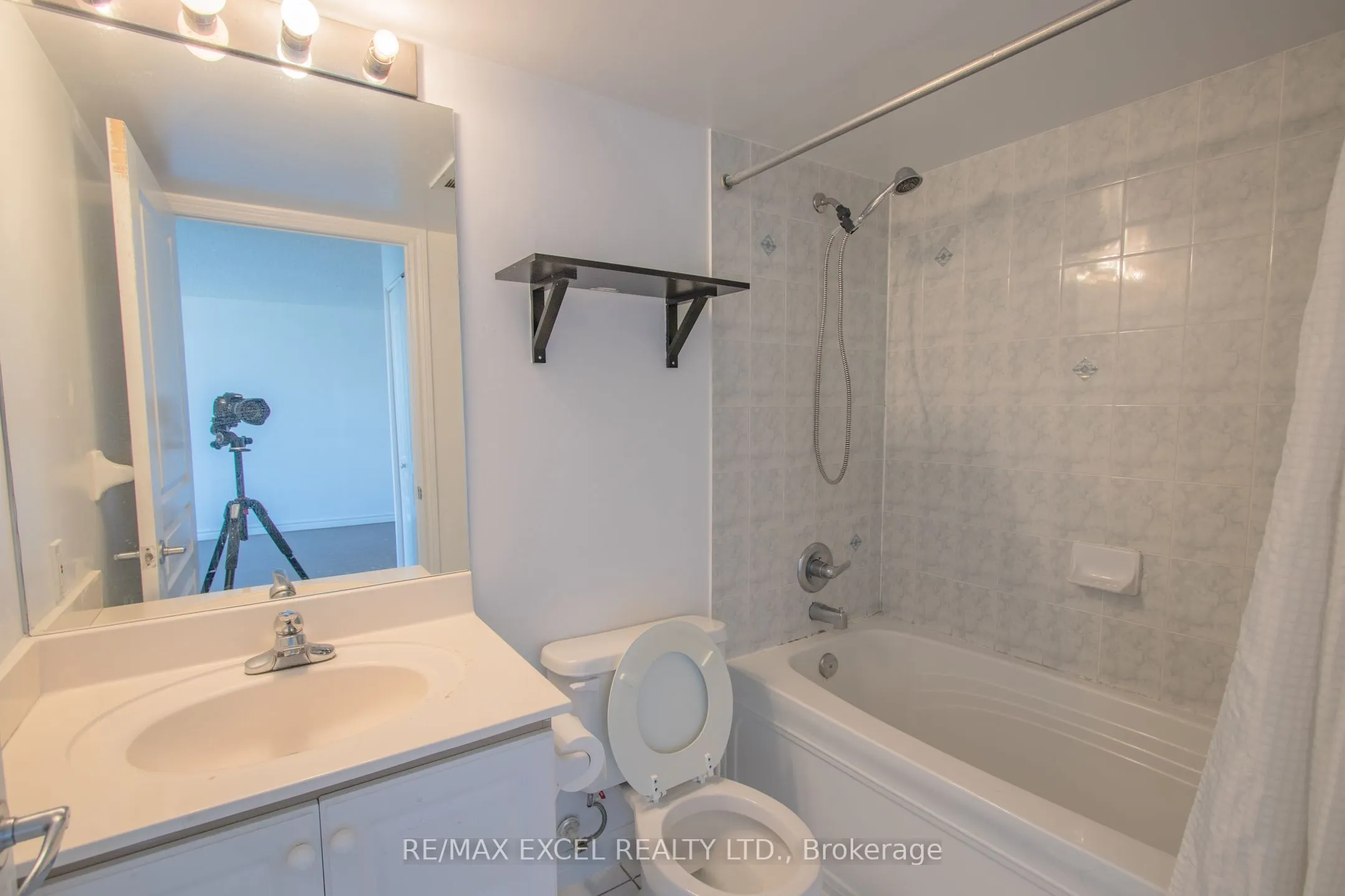 9017 Leslie Street, #316