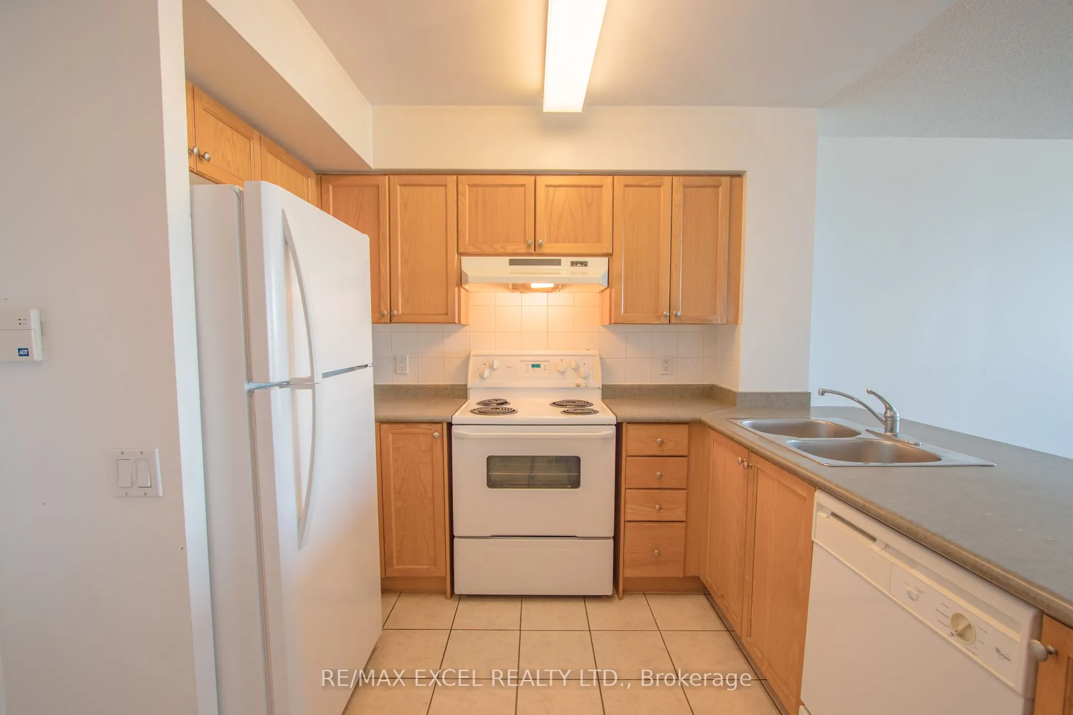 9017 Leslie Street, #316