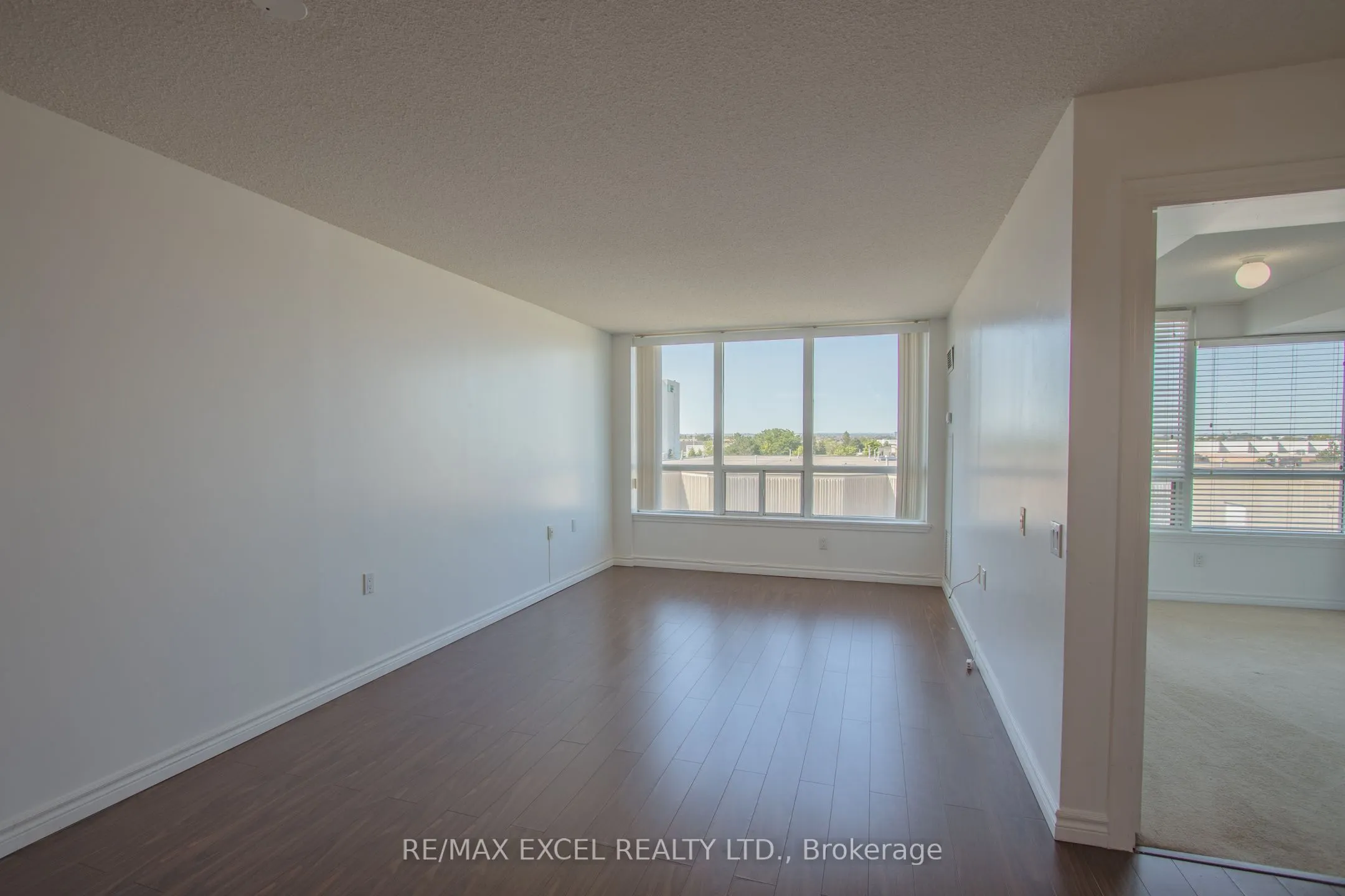 9017 Leslie Street, #316