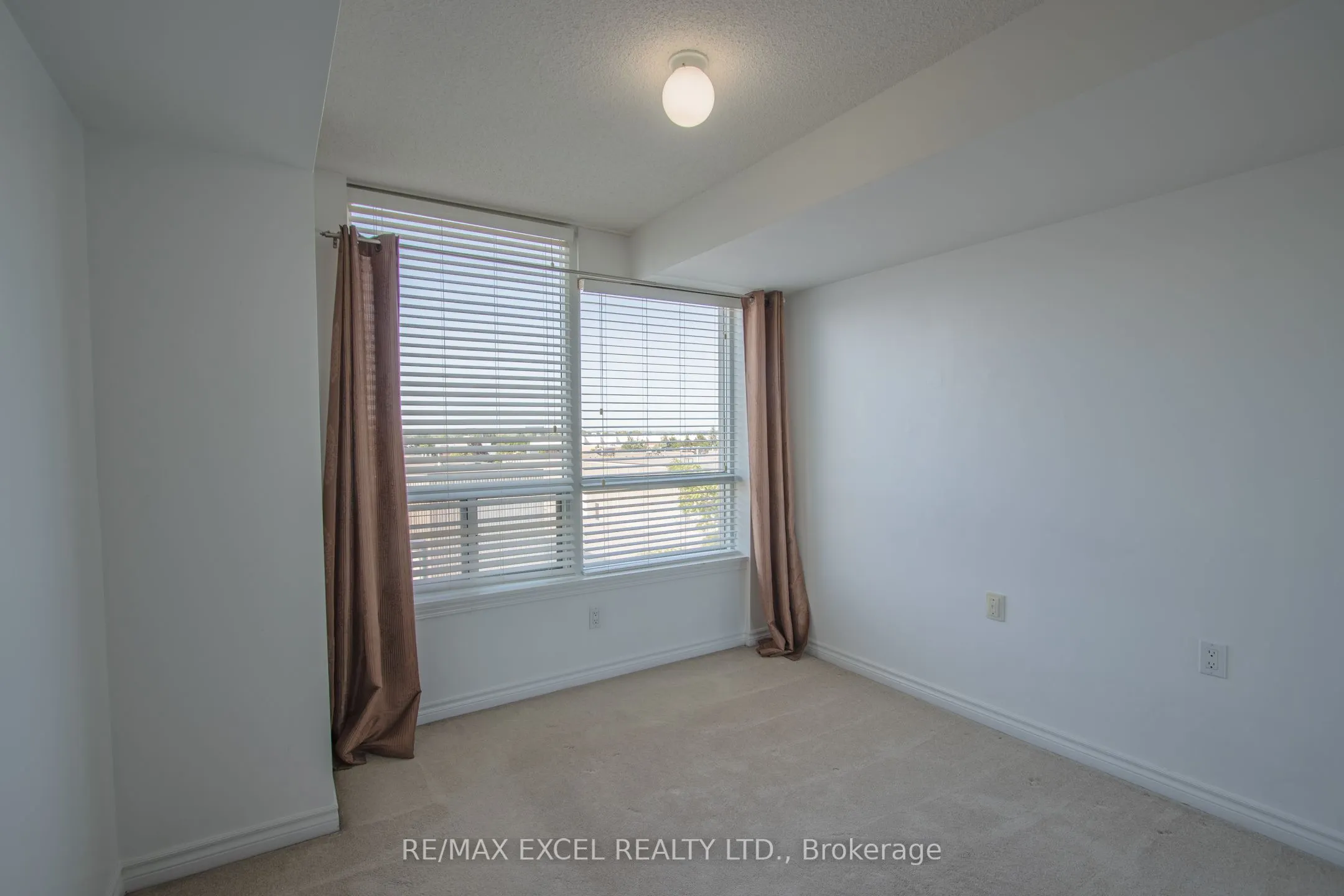 9017 Leslie Street, #316