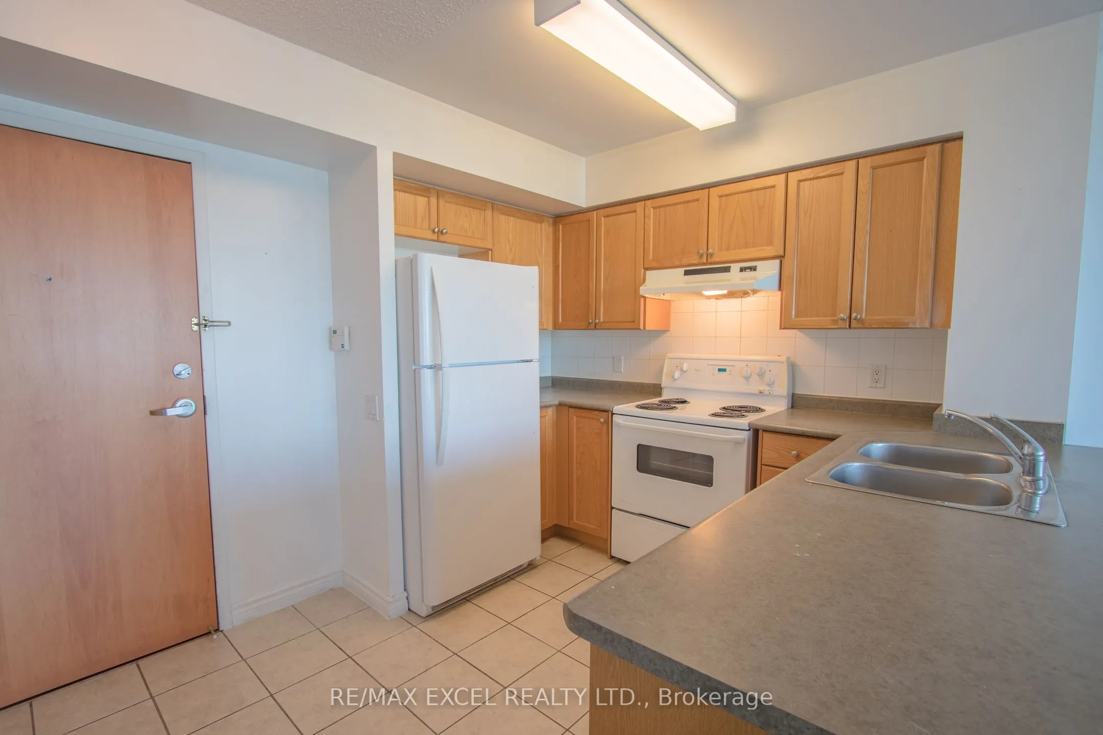9017 Leslie Street, #316
