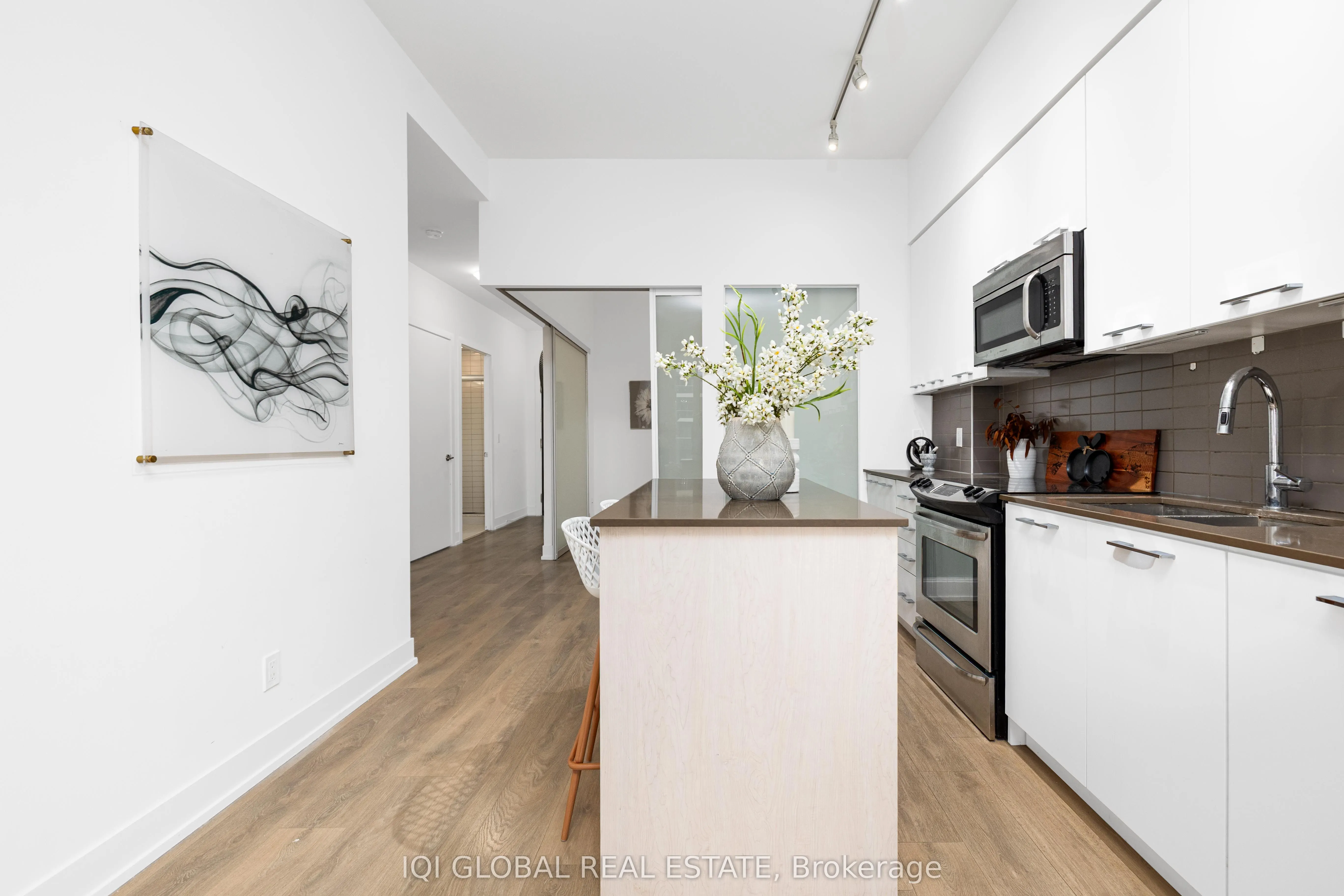 9471 Yonge Street, #301