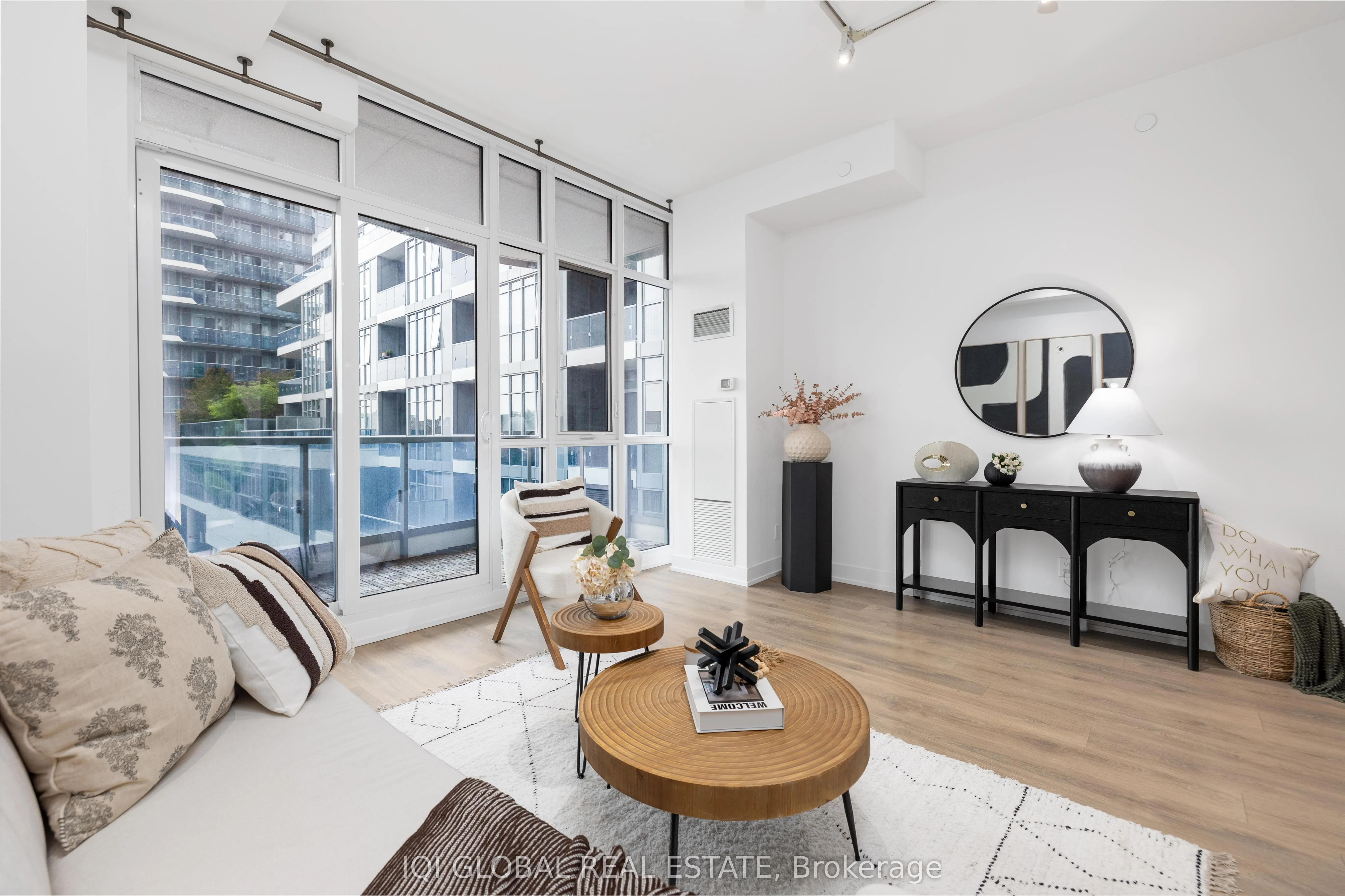 9471 Yonge Street, #301