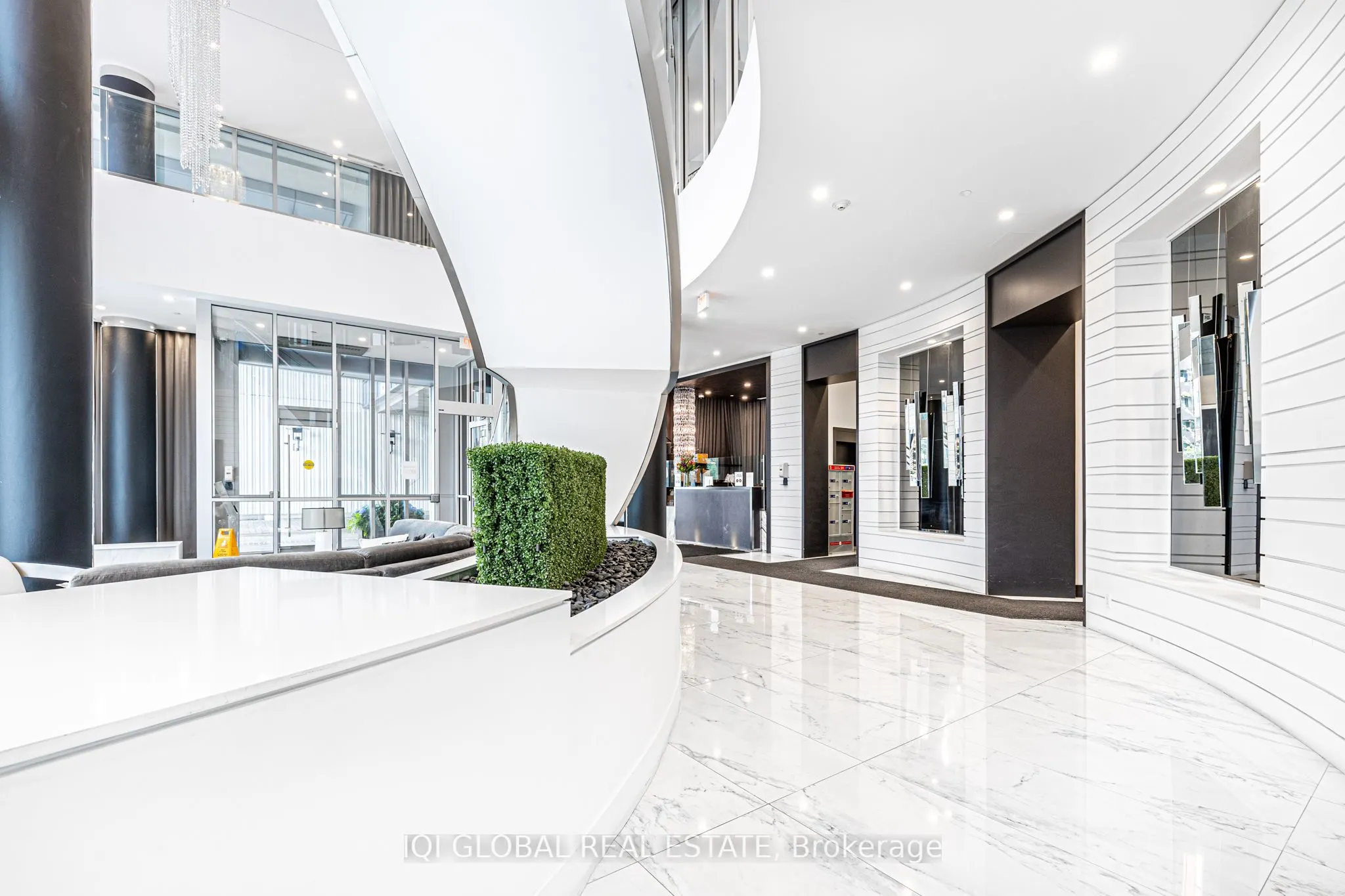 9471 Yonge Street, #301