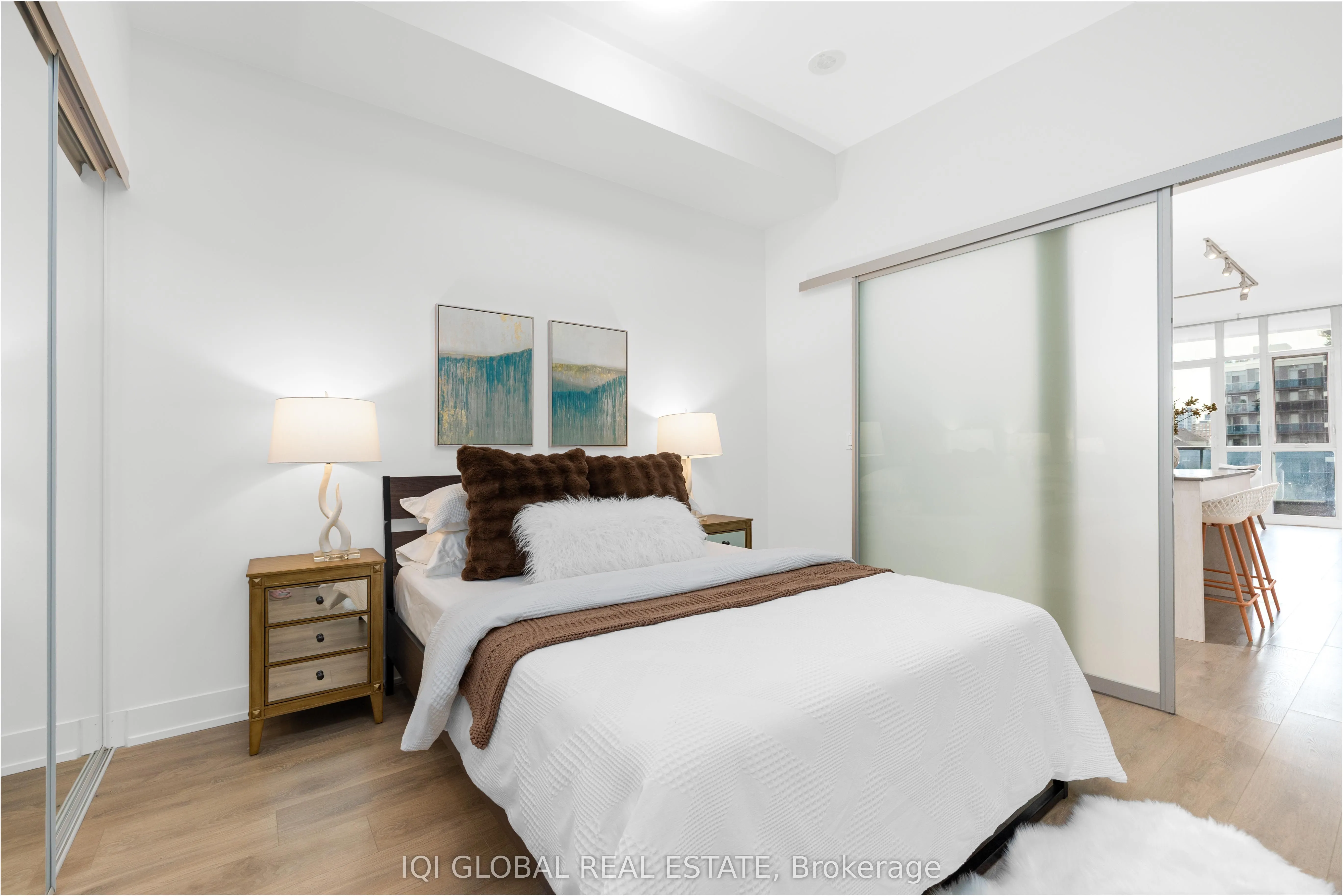 9471 Yonge Street, #301