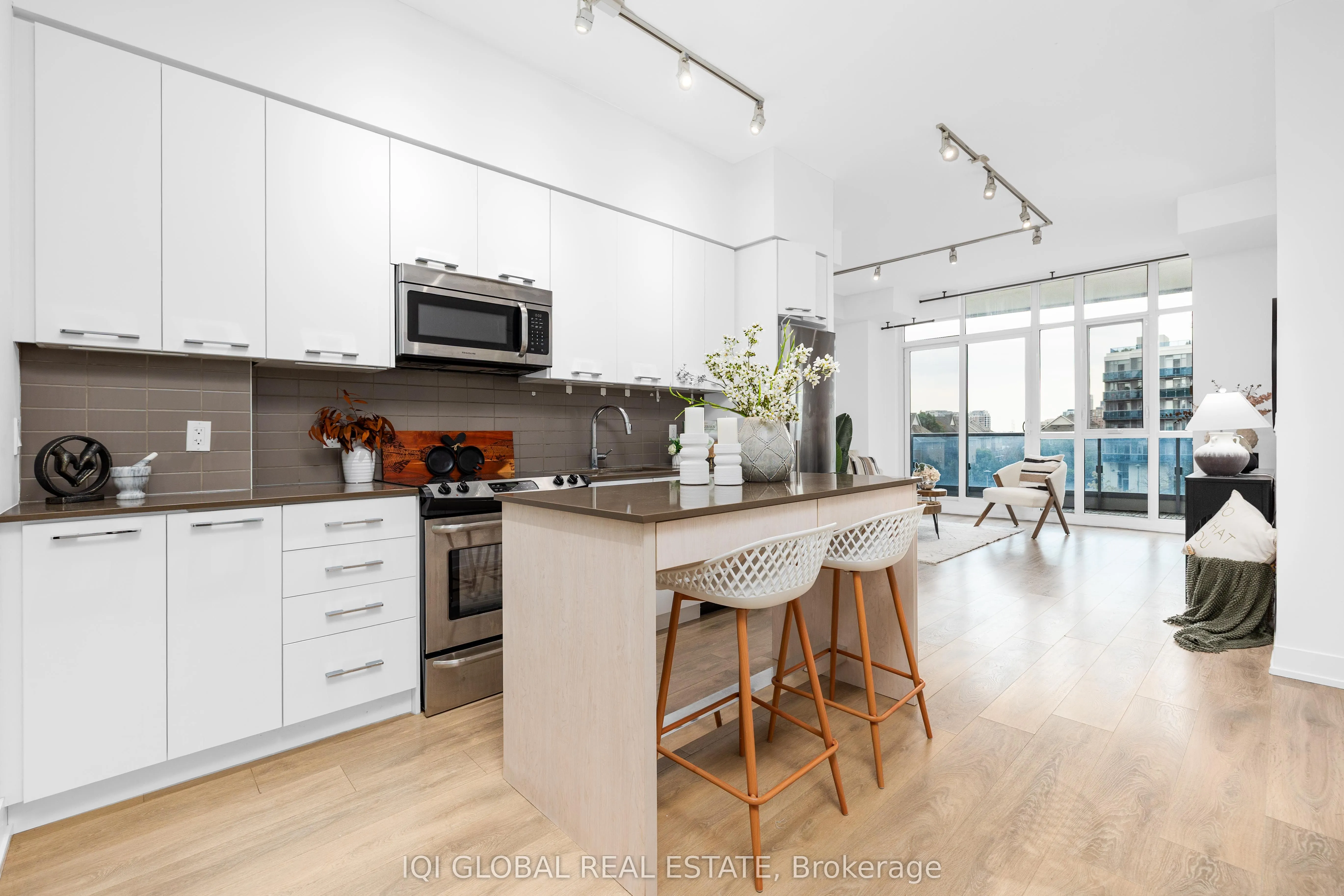 9471 Yonge Street, #301