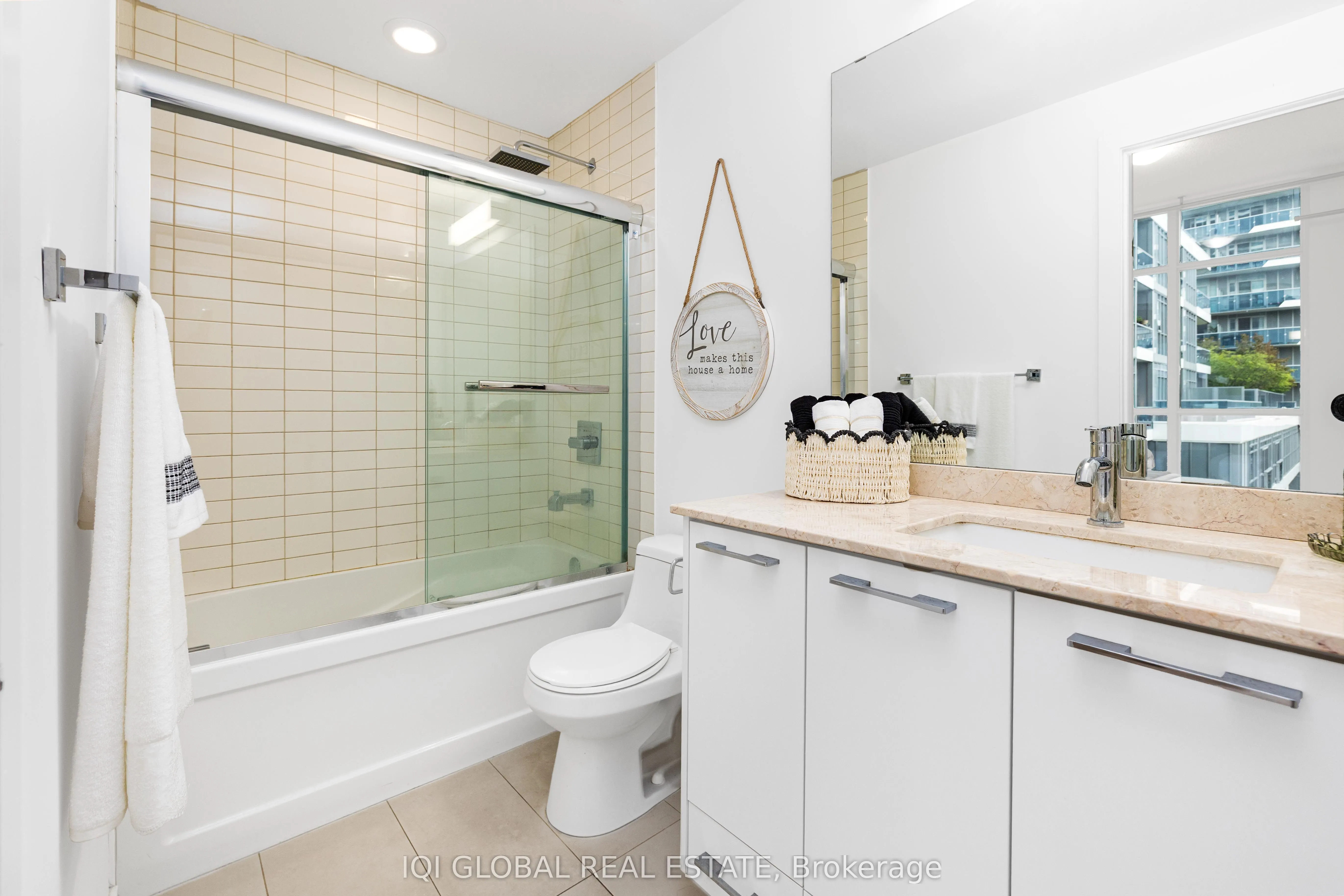 9471 Yonge Street, #301