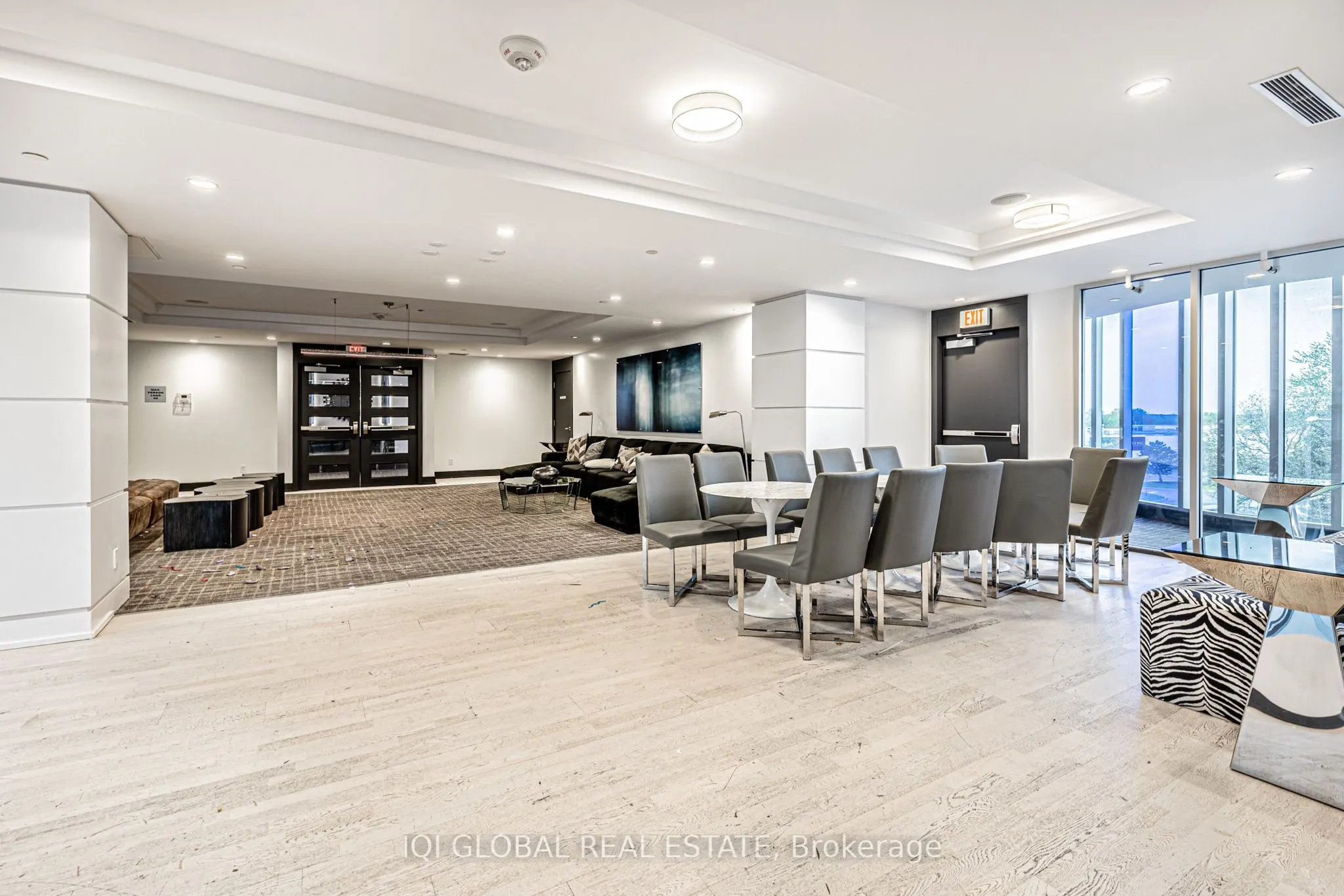 9471 Yonge Street, #301