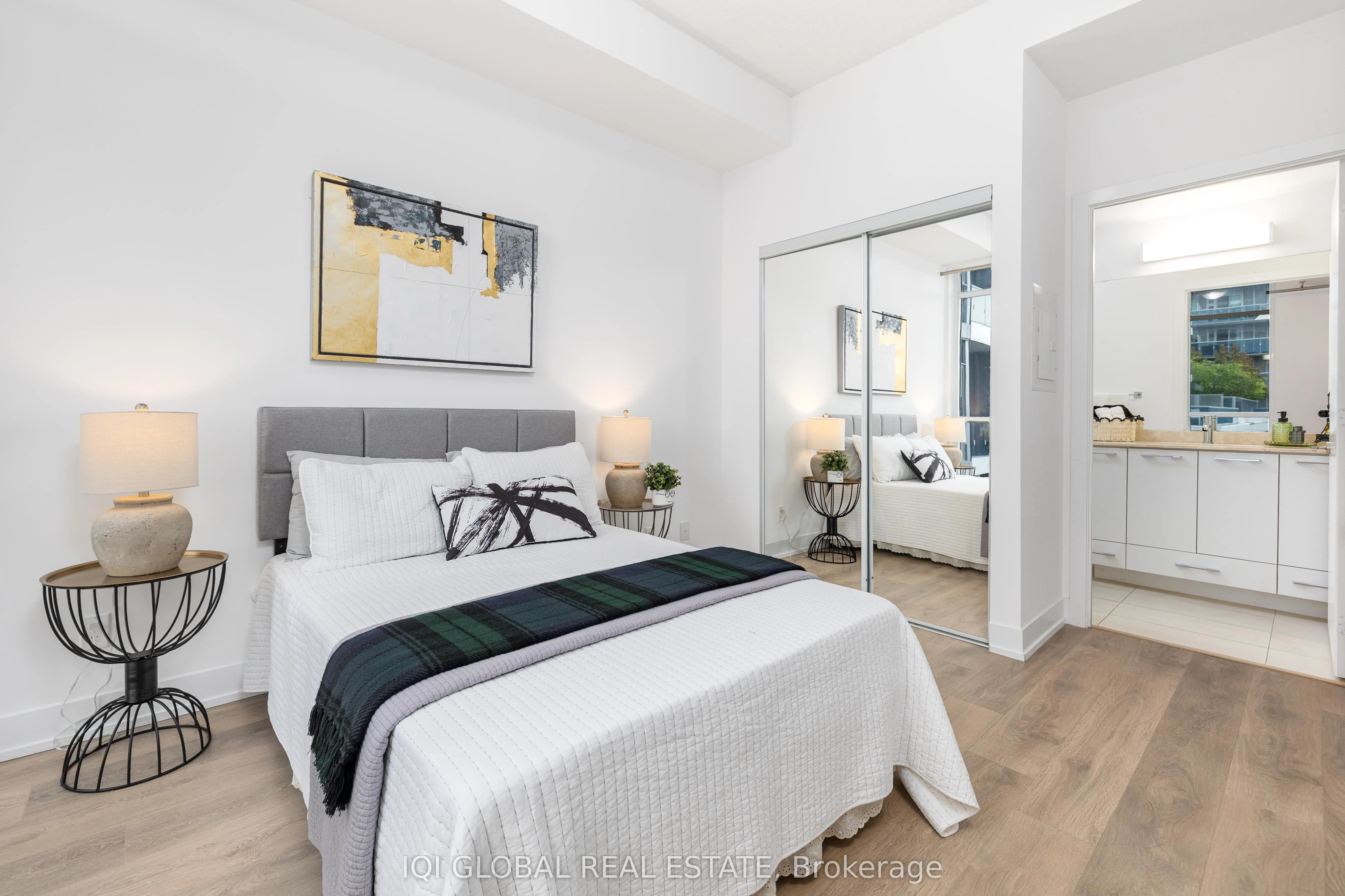 9471 Yonge Street, #301