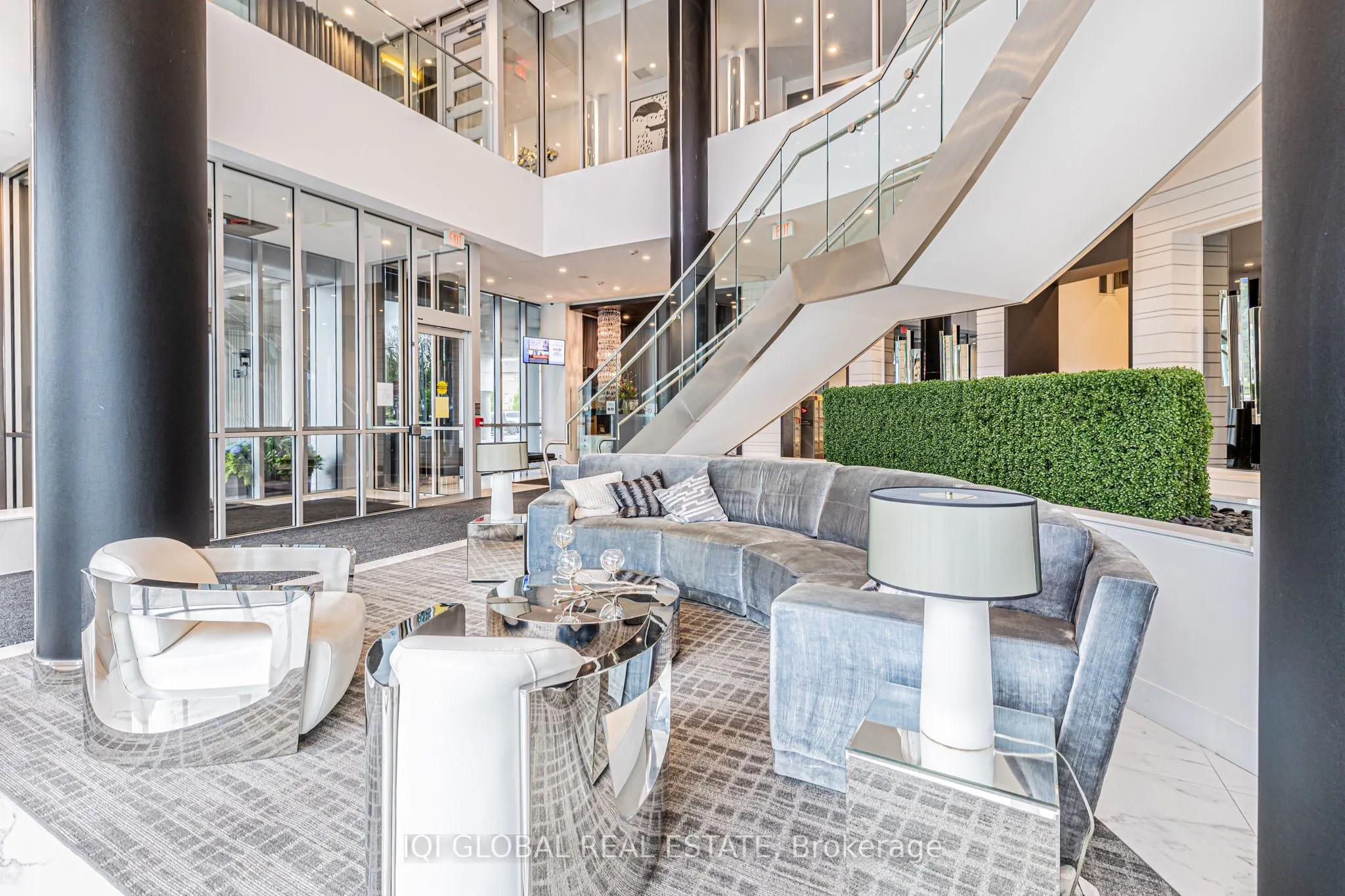 9471 Yonge Street, #301