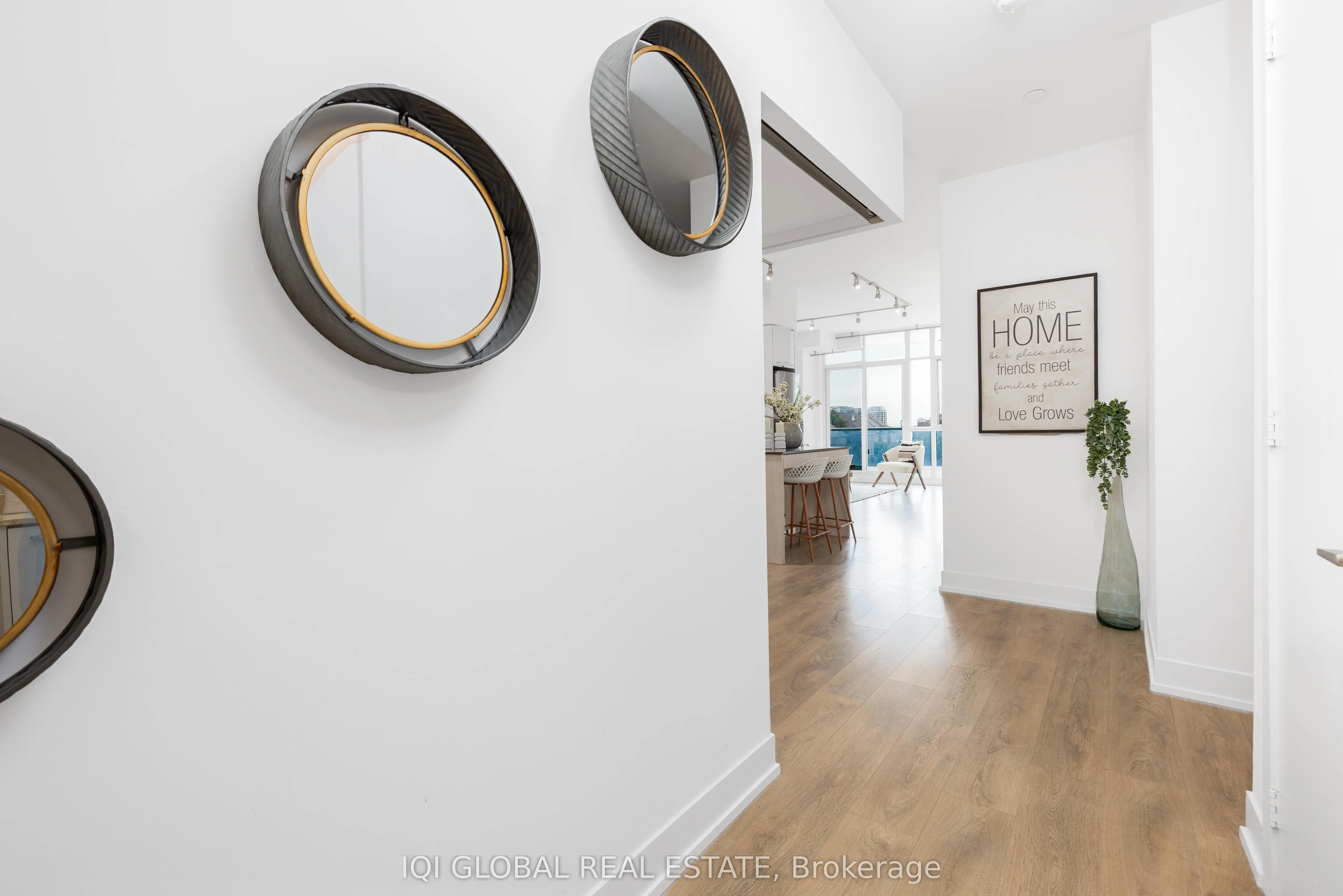 9471 Yonge Street, #301