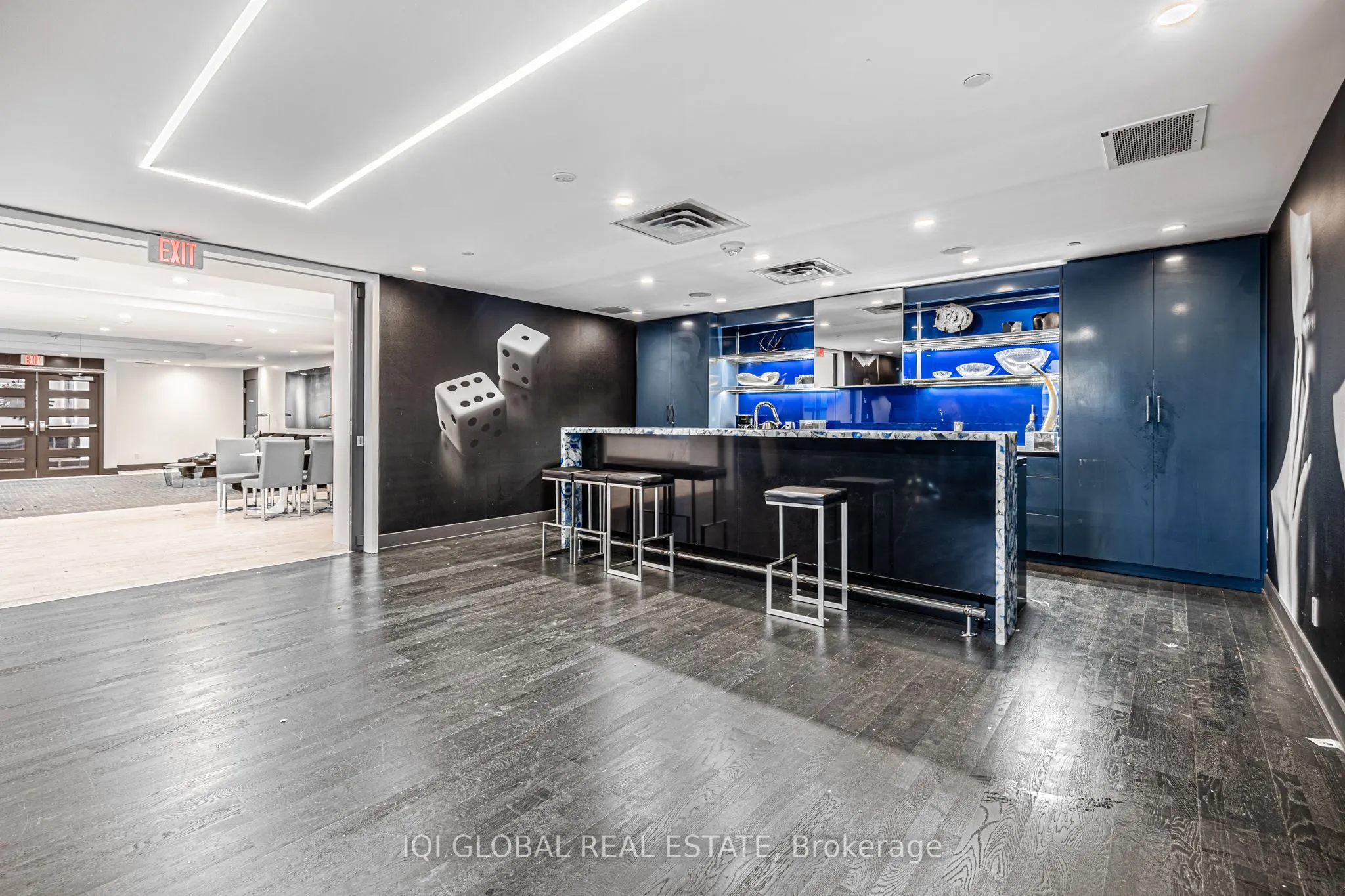 9471 Yonge Street, #301