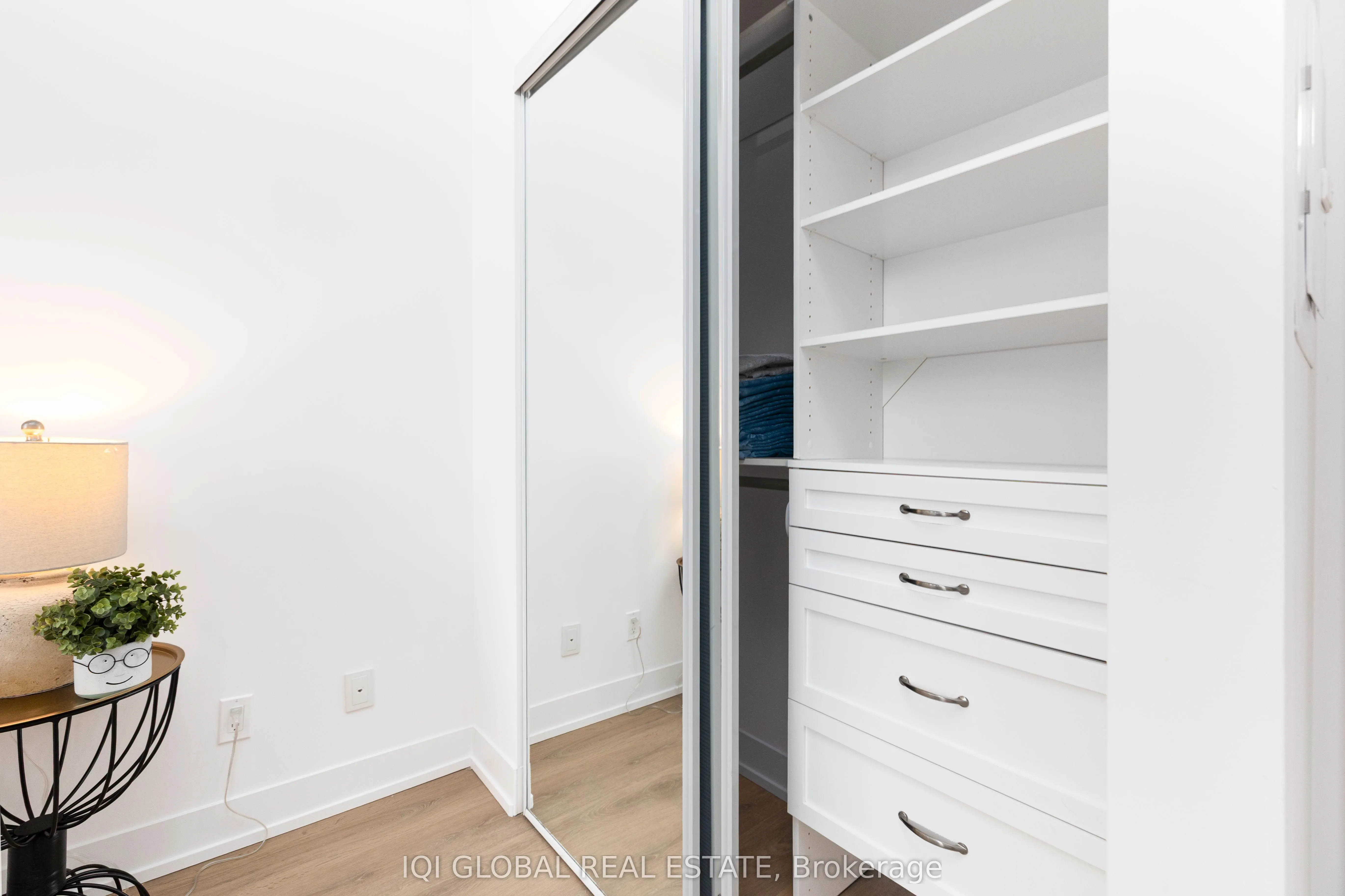 9471 Yonge Street, #301