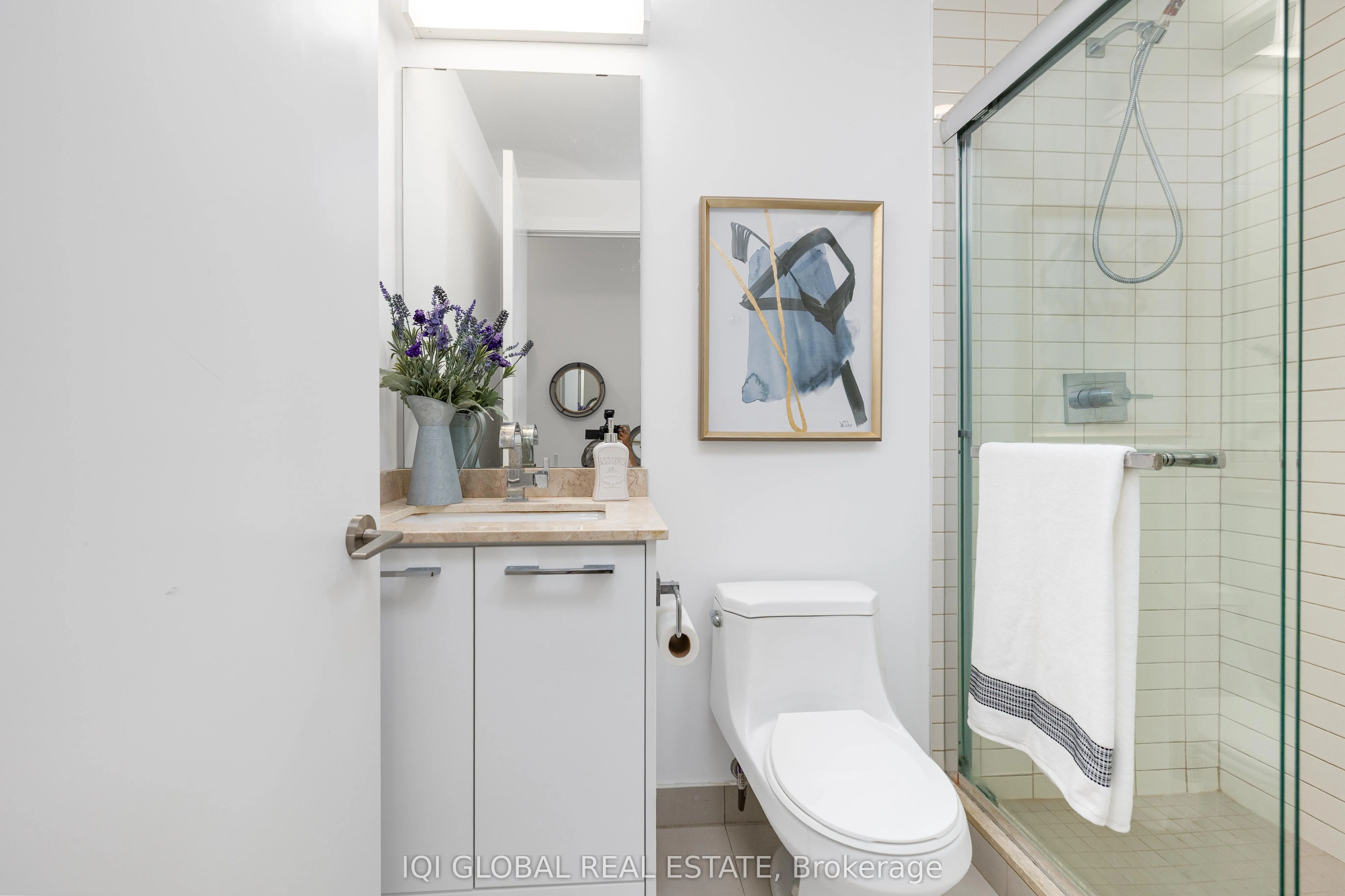 9471 Yonge Street, #301