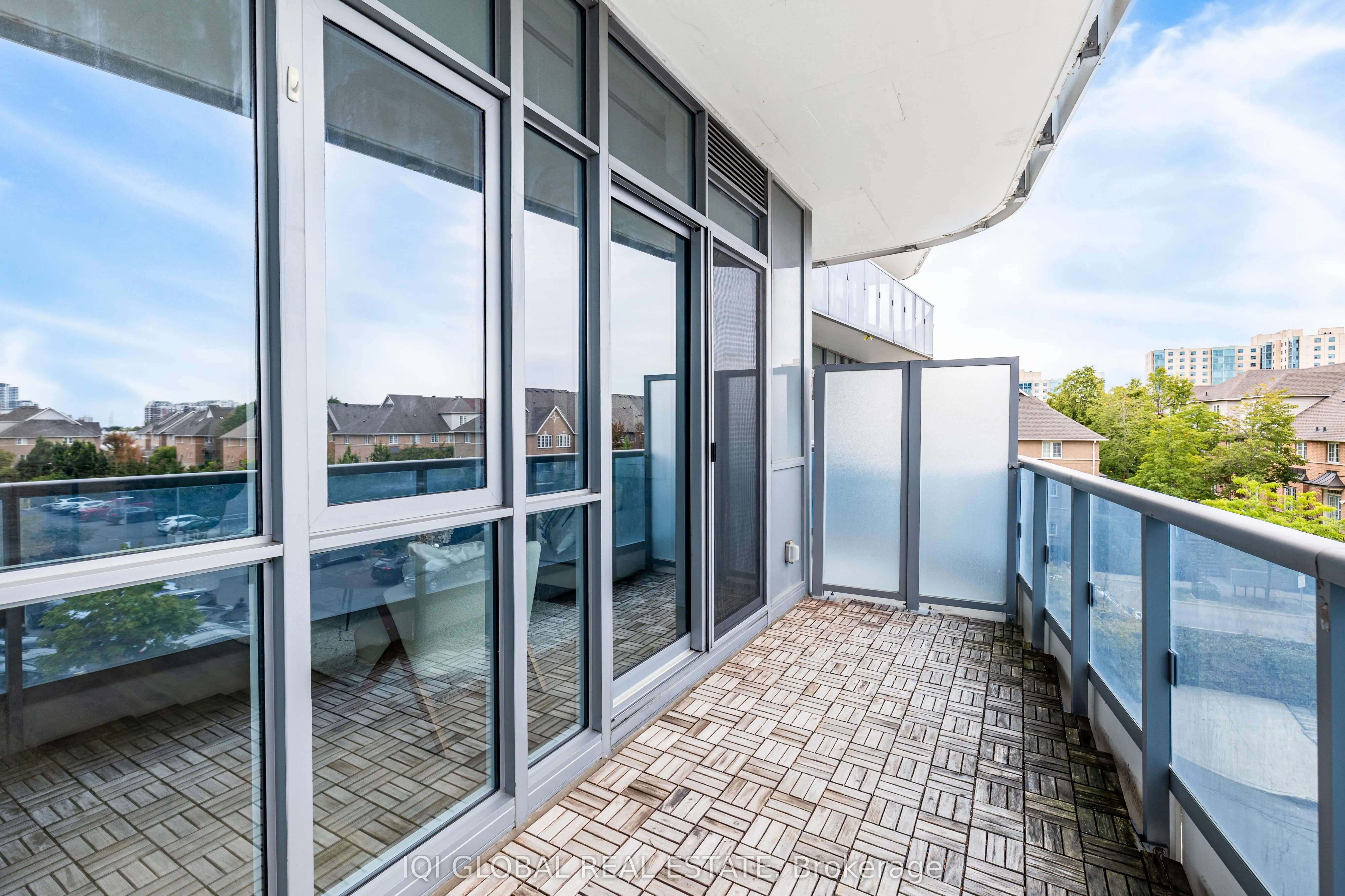 9471 Yonge Street, #301