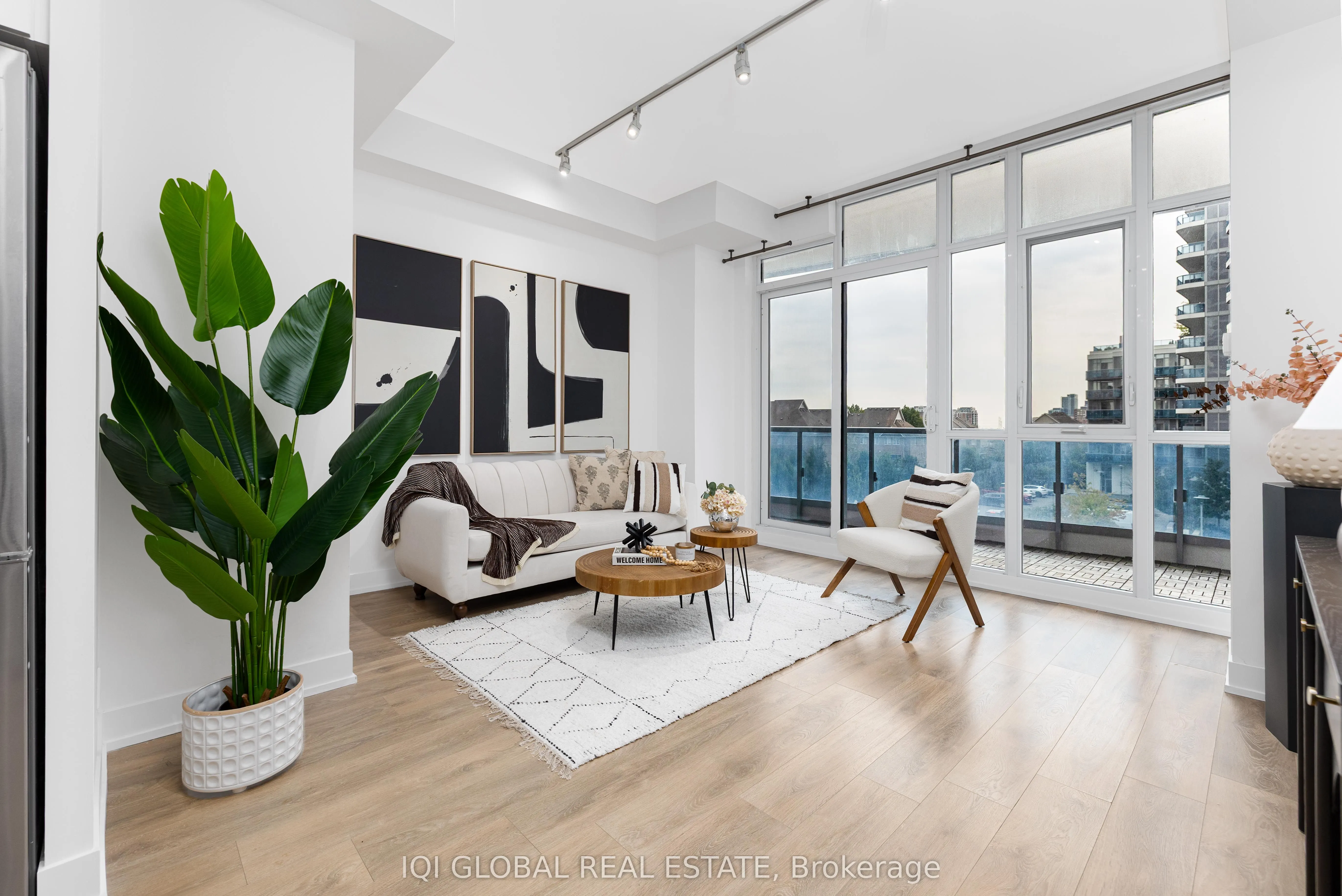 9471 Yonge Street, #301