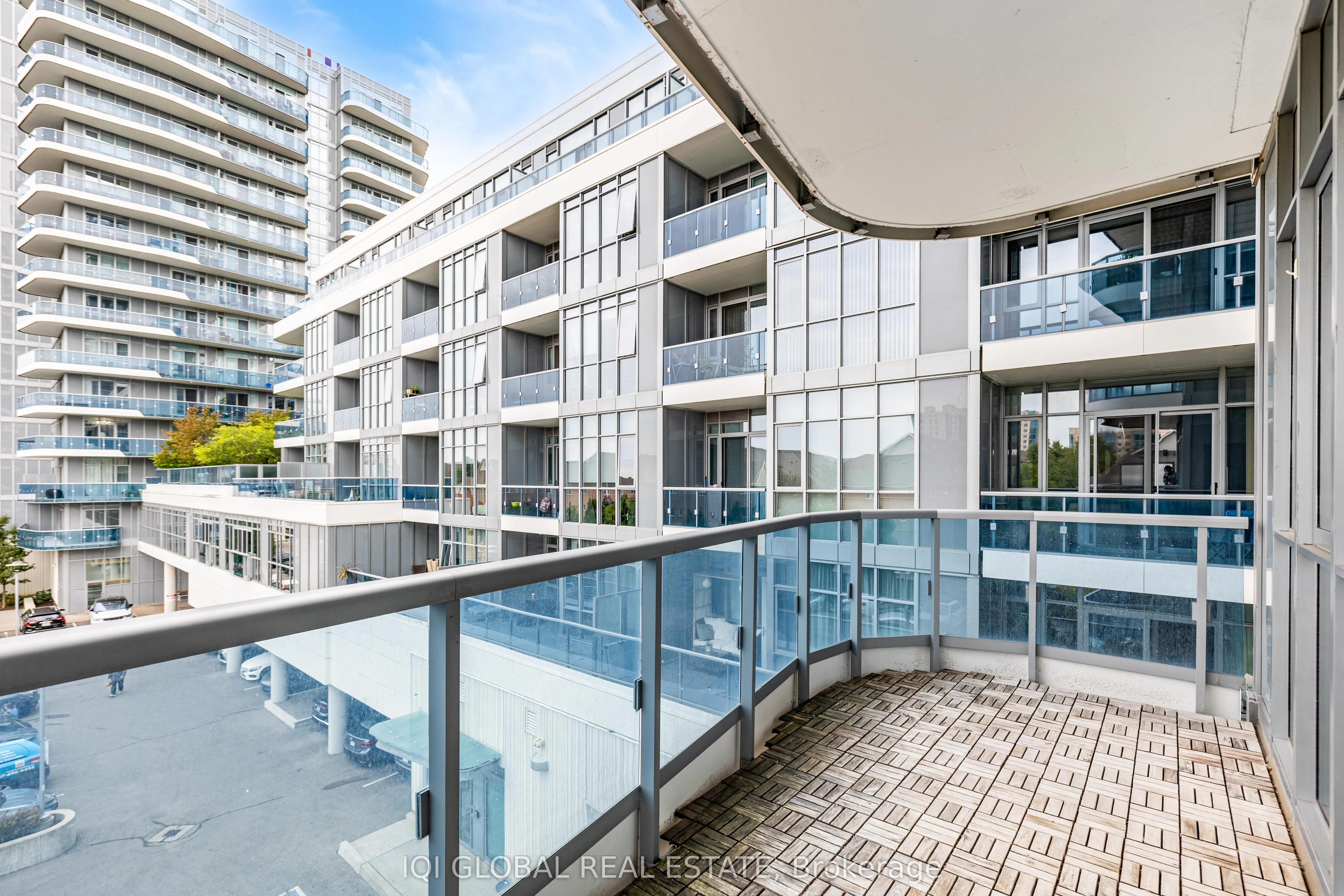 9471 Yonge Street, #301