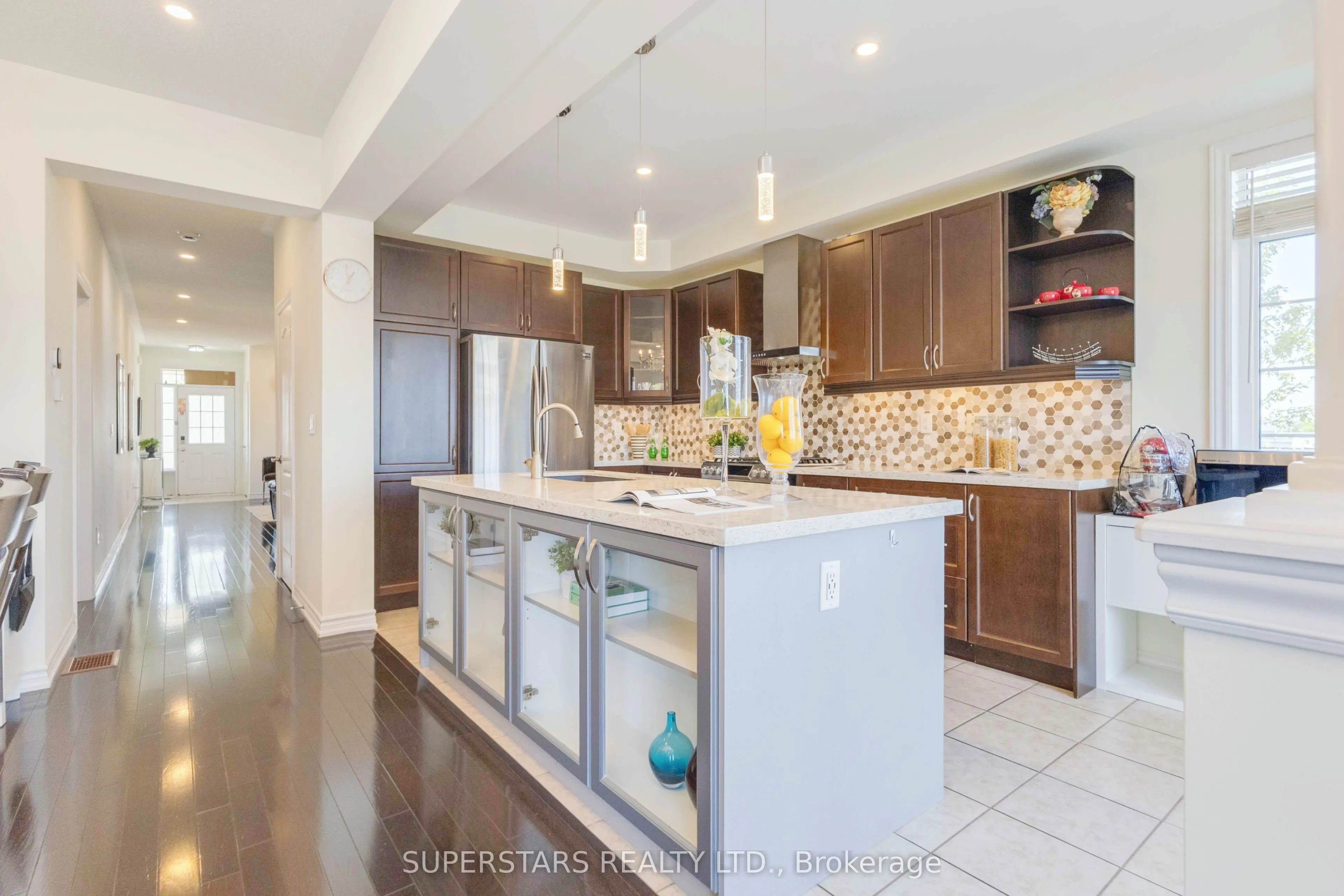 70 Living Cres Crescent