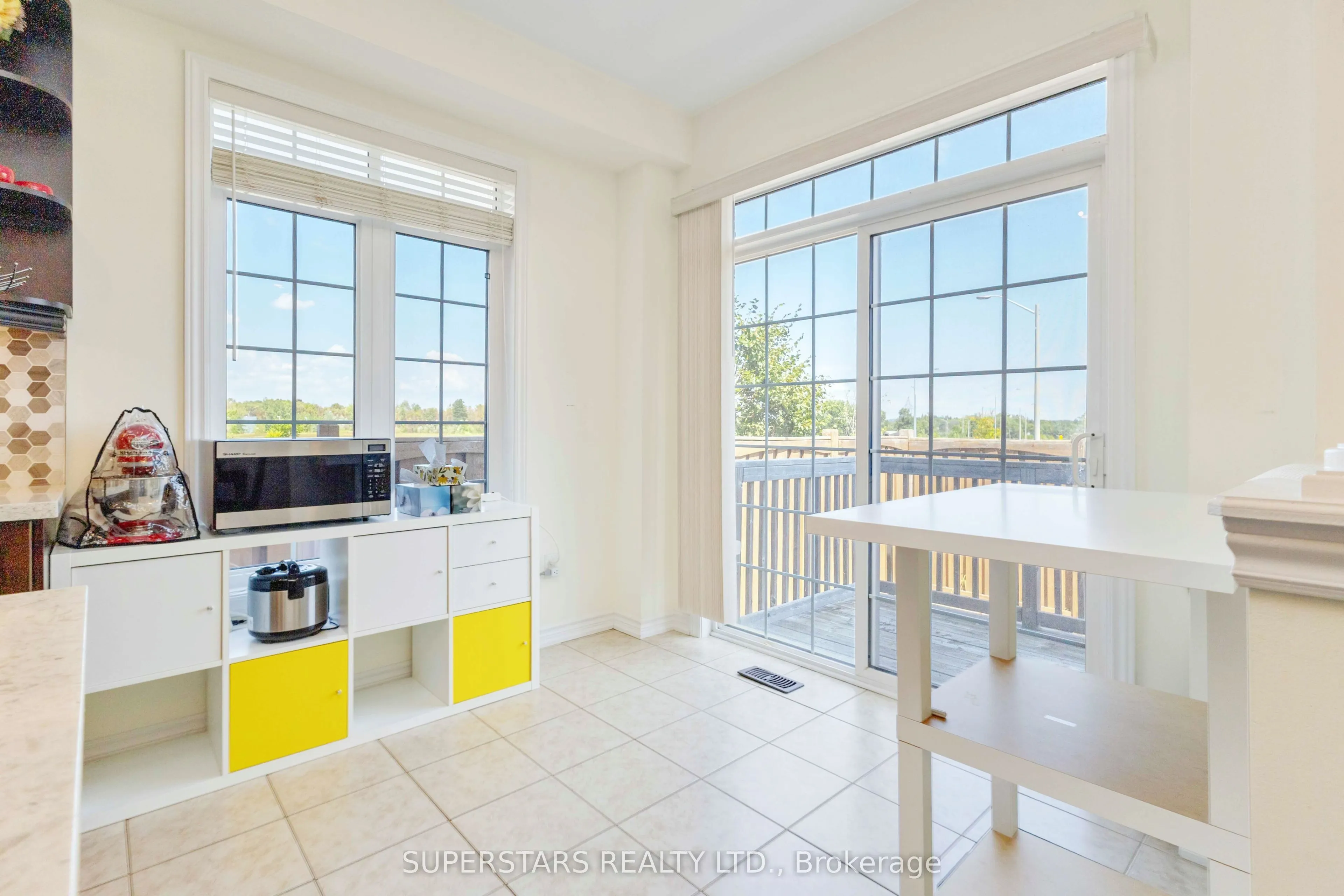 70 Living Cres Crescent