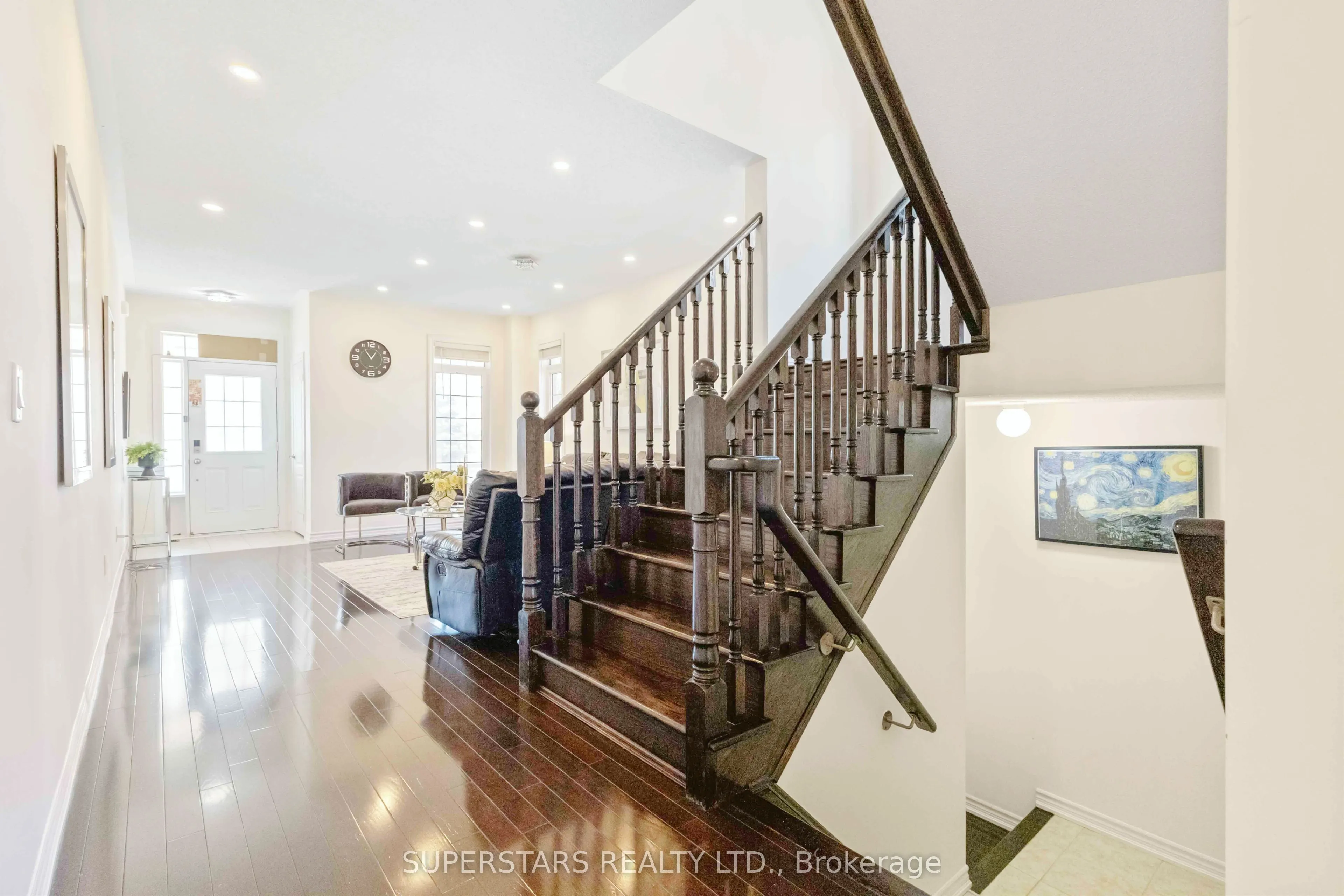 70 Living Cres Crescent
