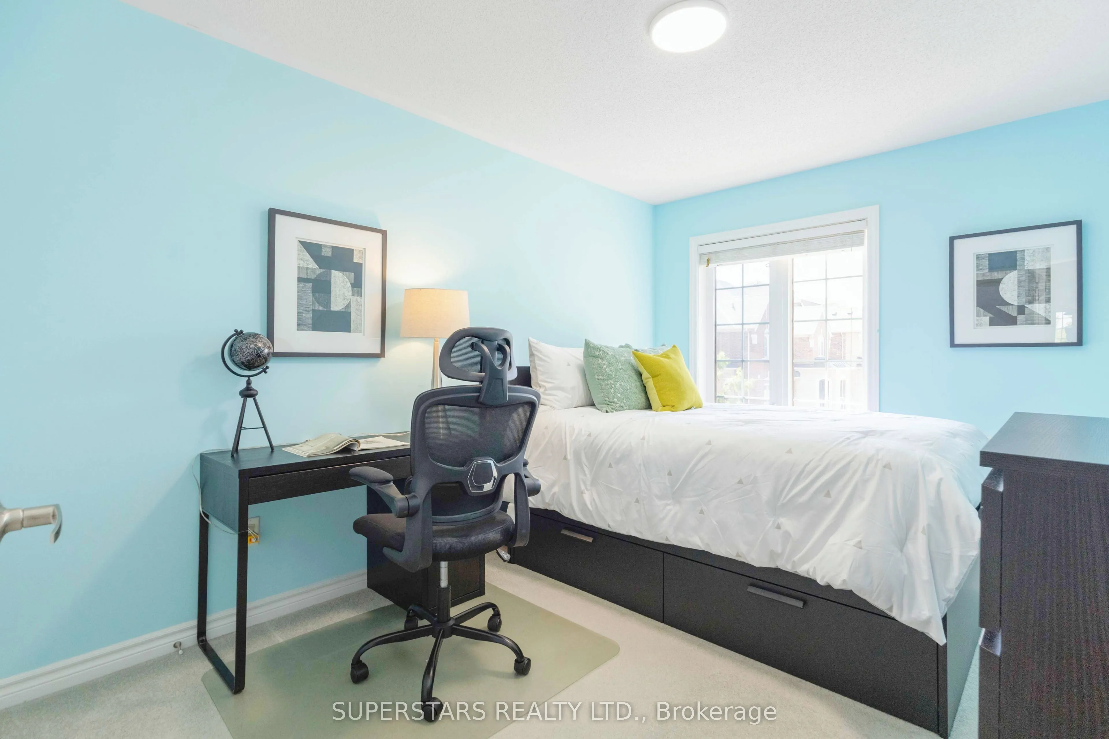 70 Living Cres Crescent