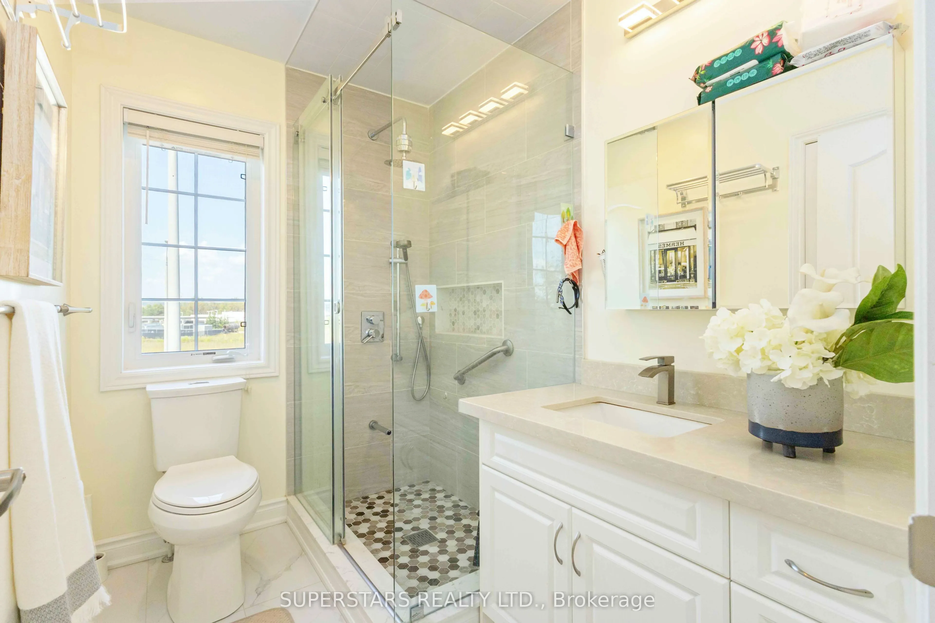 70 Living Cres Crescent
