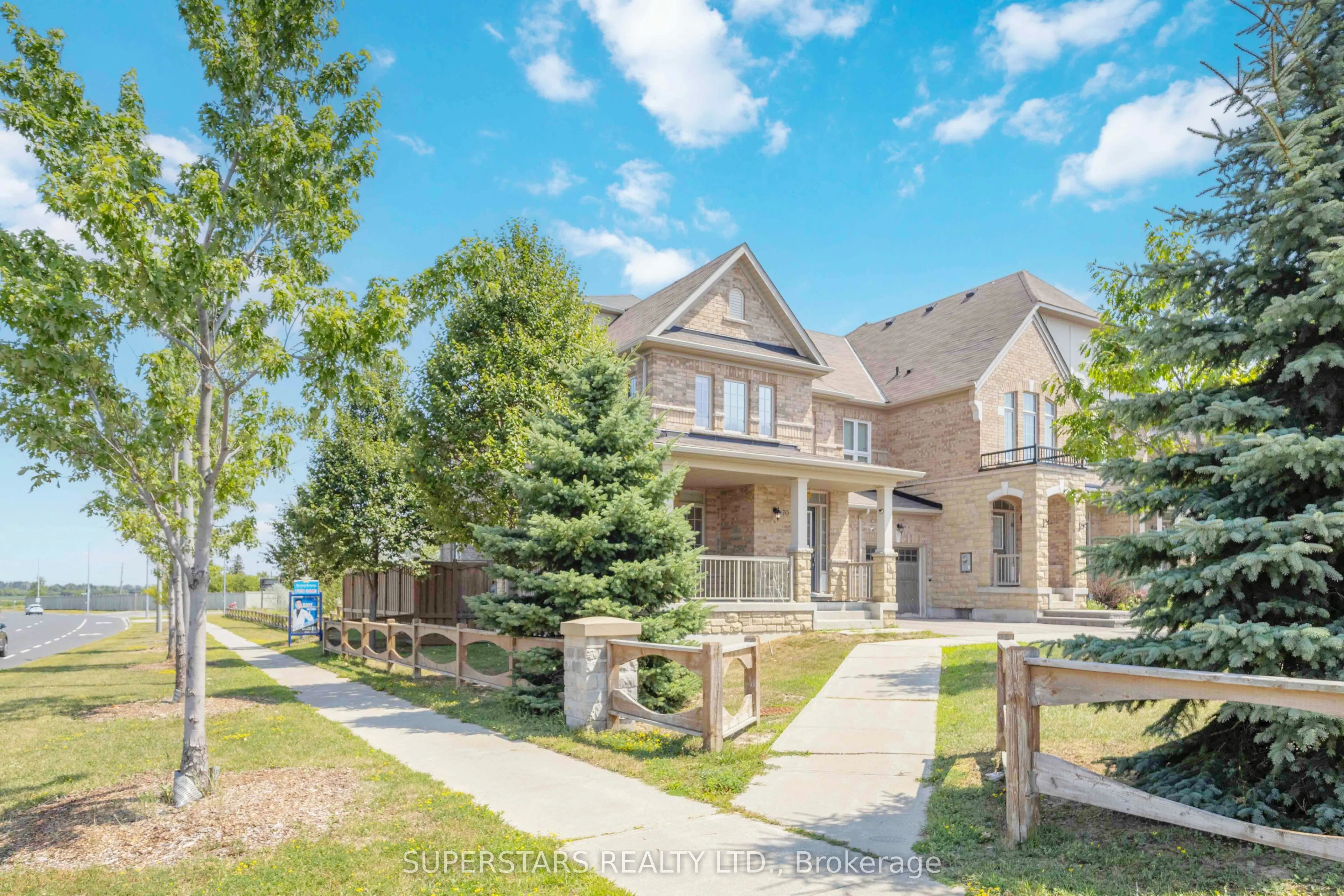 70 Living Cres Crescent