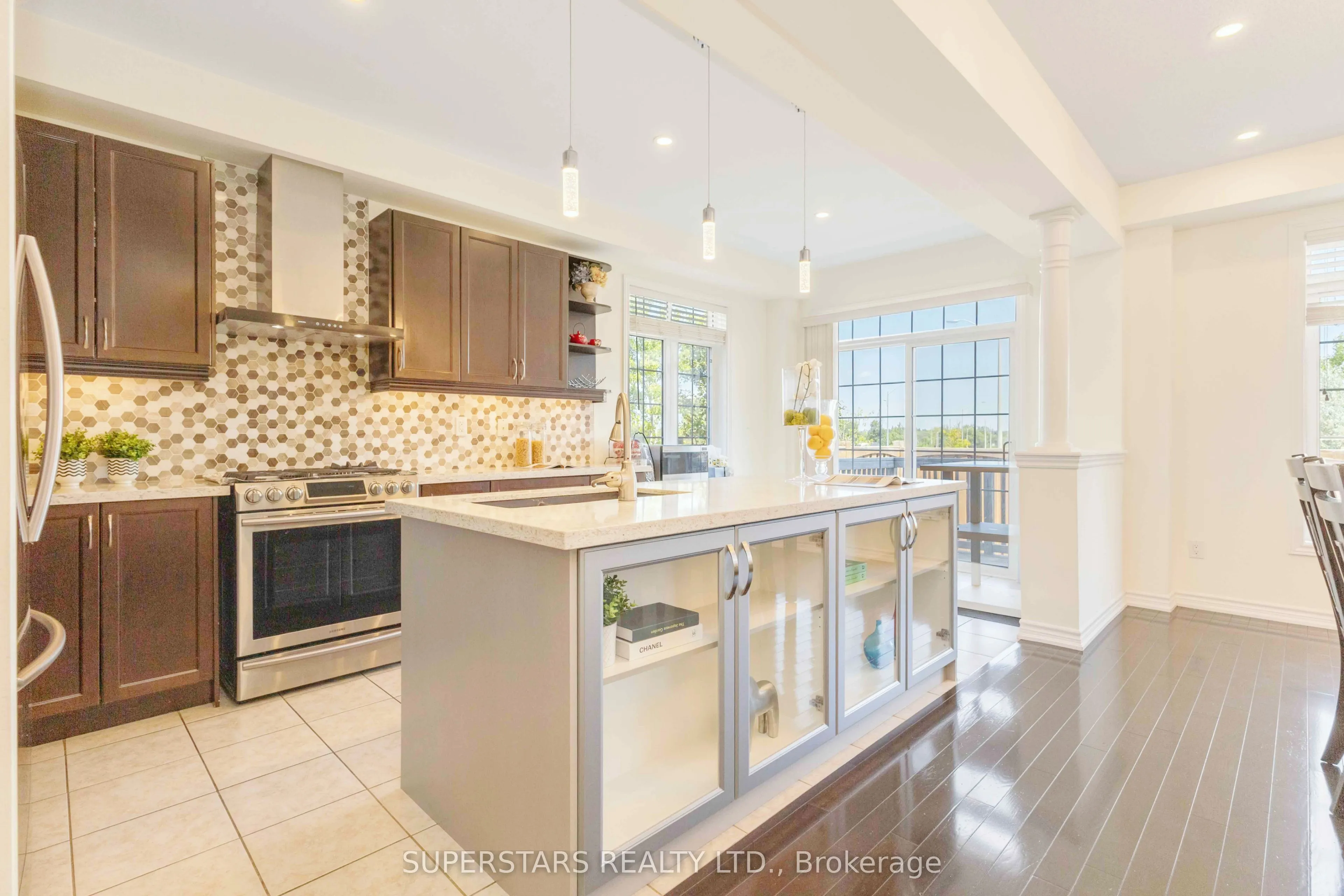 70 Living Cres Crescent